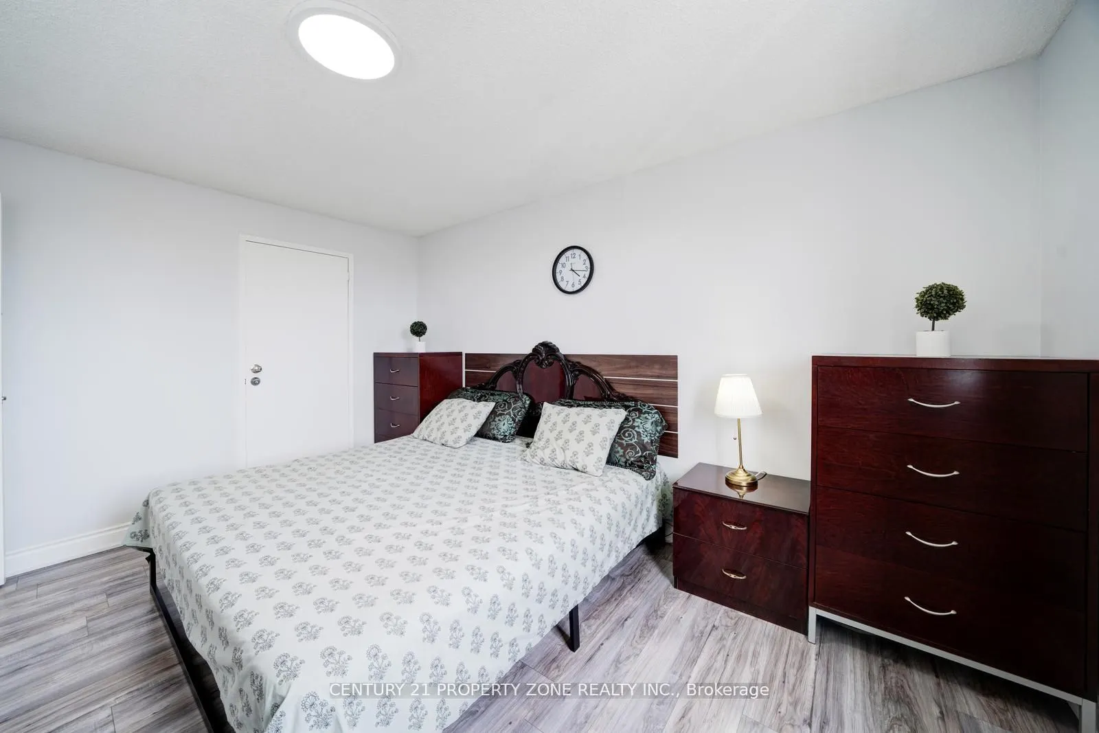 936 Glen Street, #411