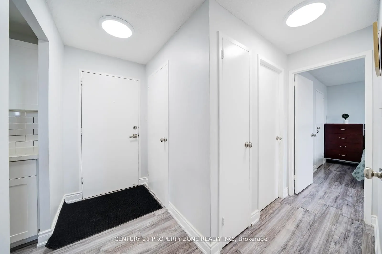 936 Glen Street, #411