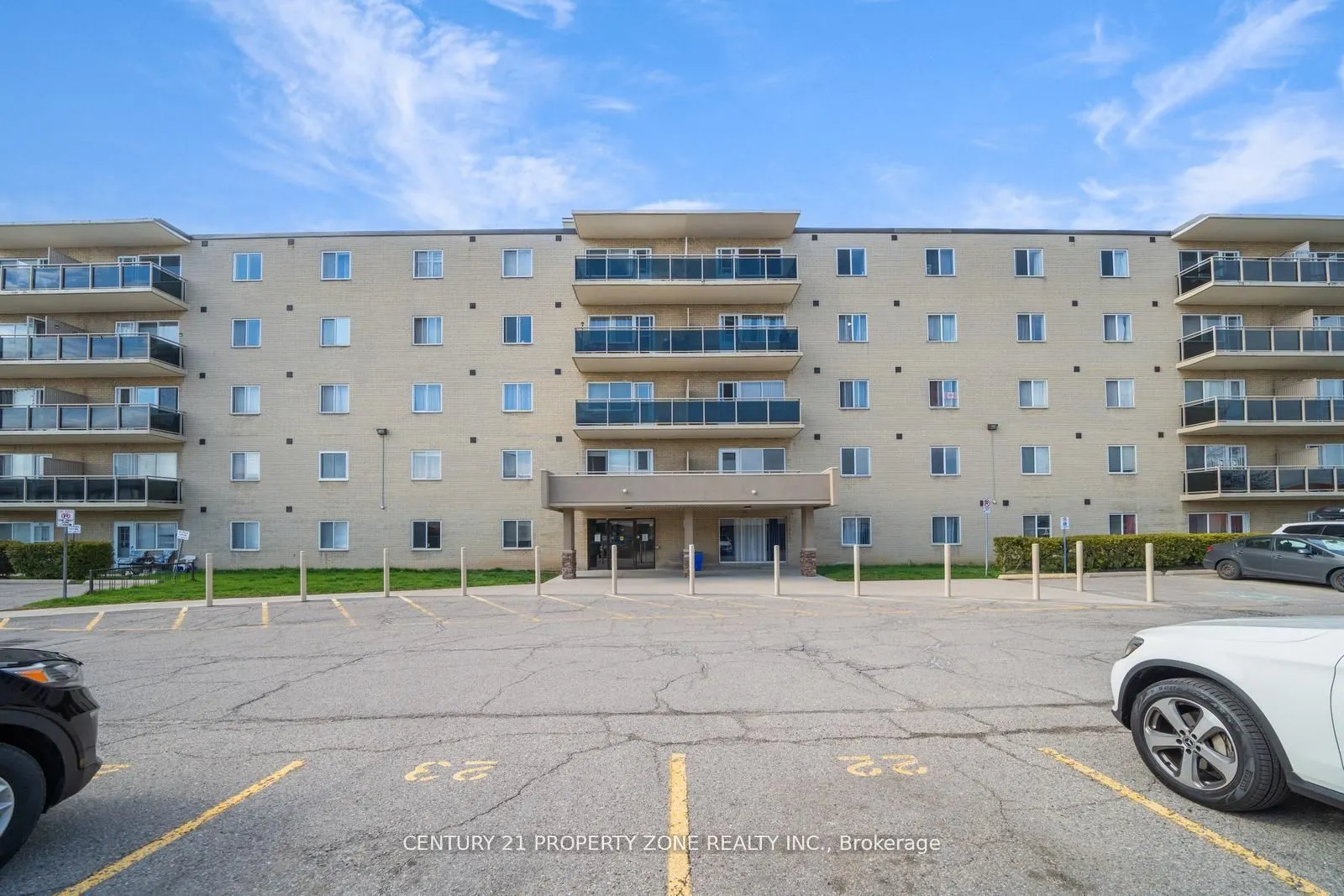 936 Glen Street, #411