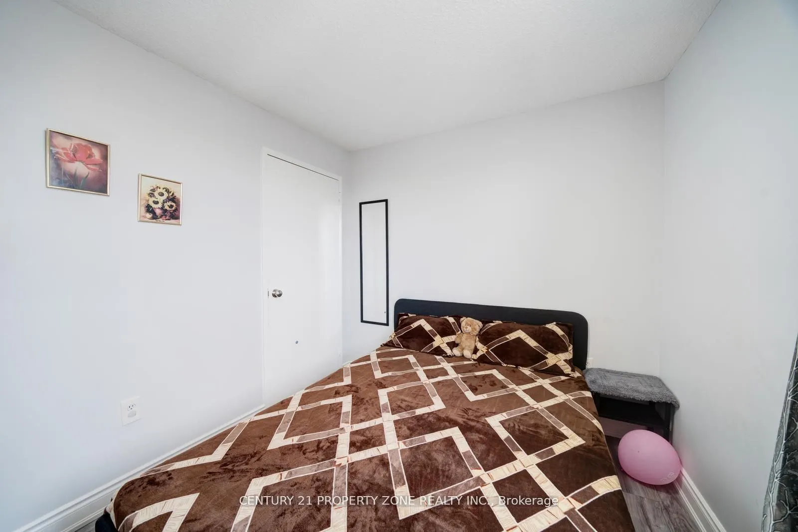 936 Glen Street, #411