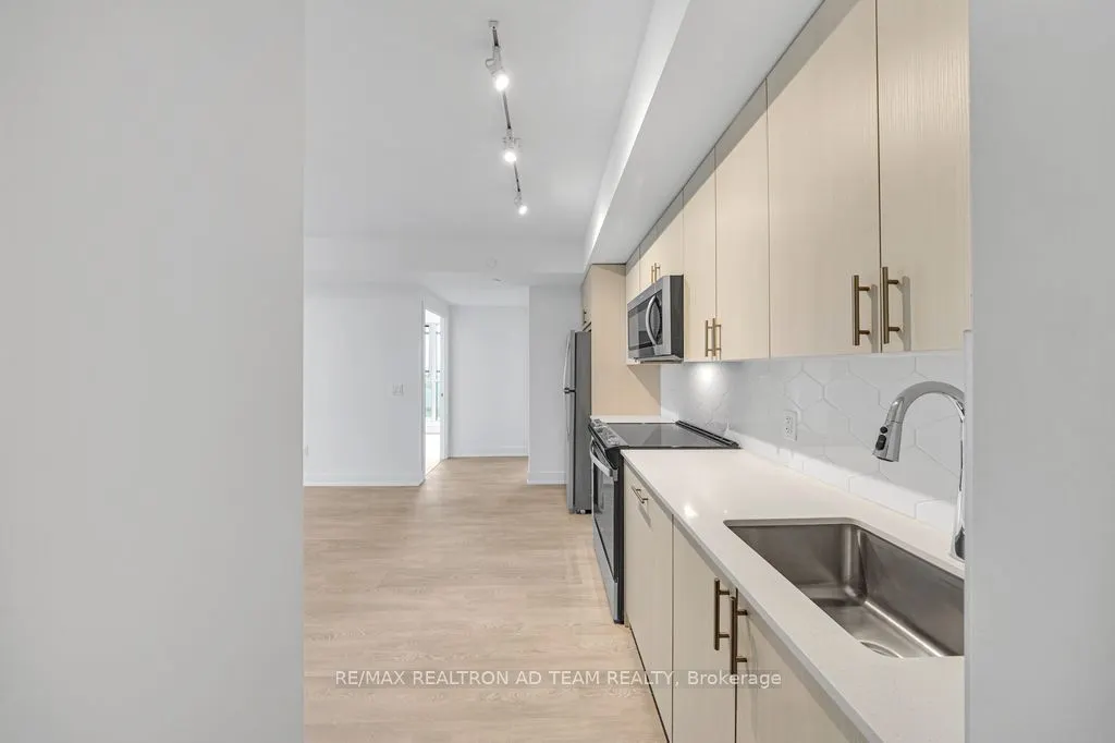 2545 Simcoe Street N, #416