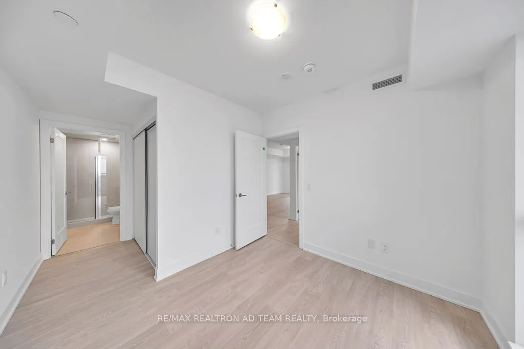 2545 Simcoe Street N, #416