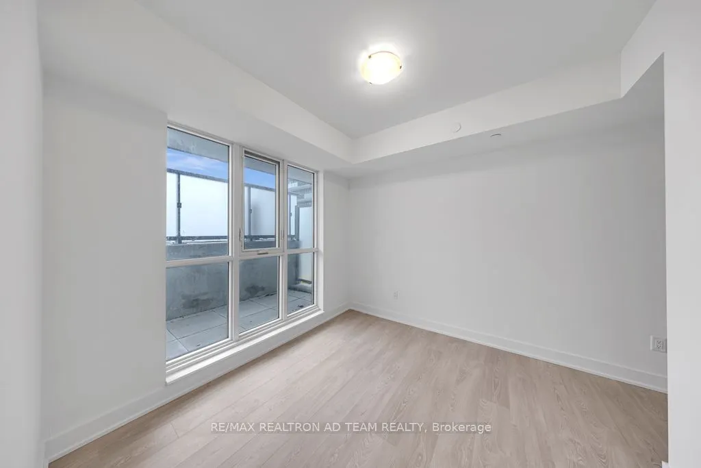2545 Simcoe Street N, #416