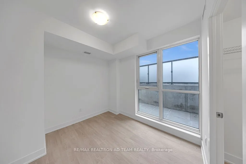 2545 Simcoe Street N, #416