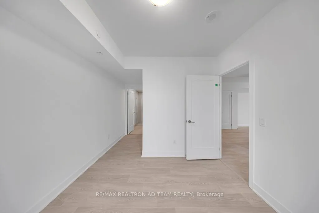 2545 Simcoe Street N, #416
