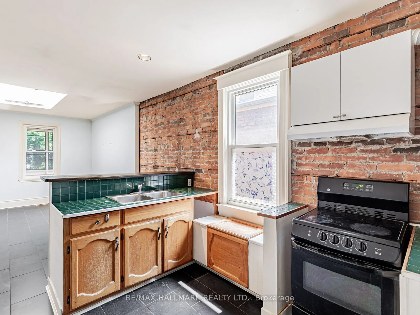 244 King Edward Avenue