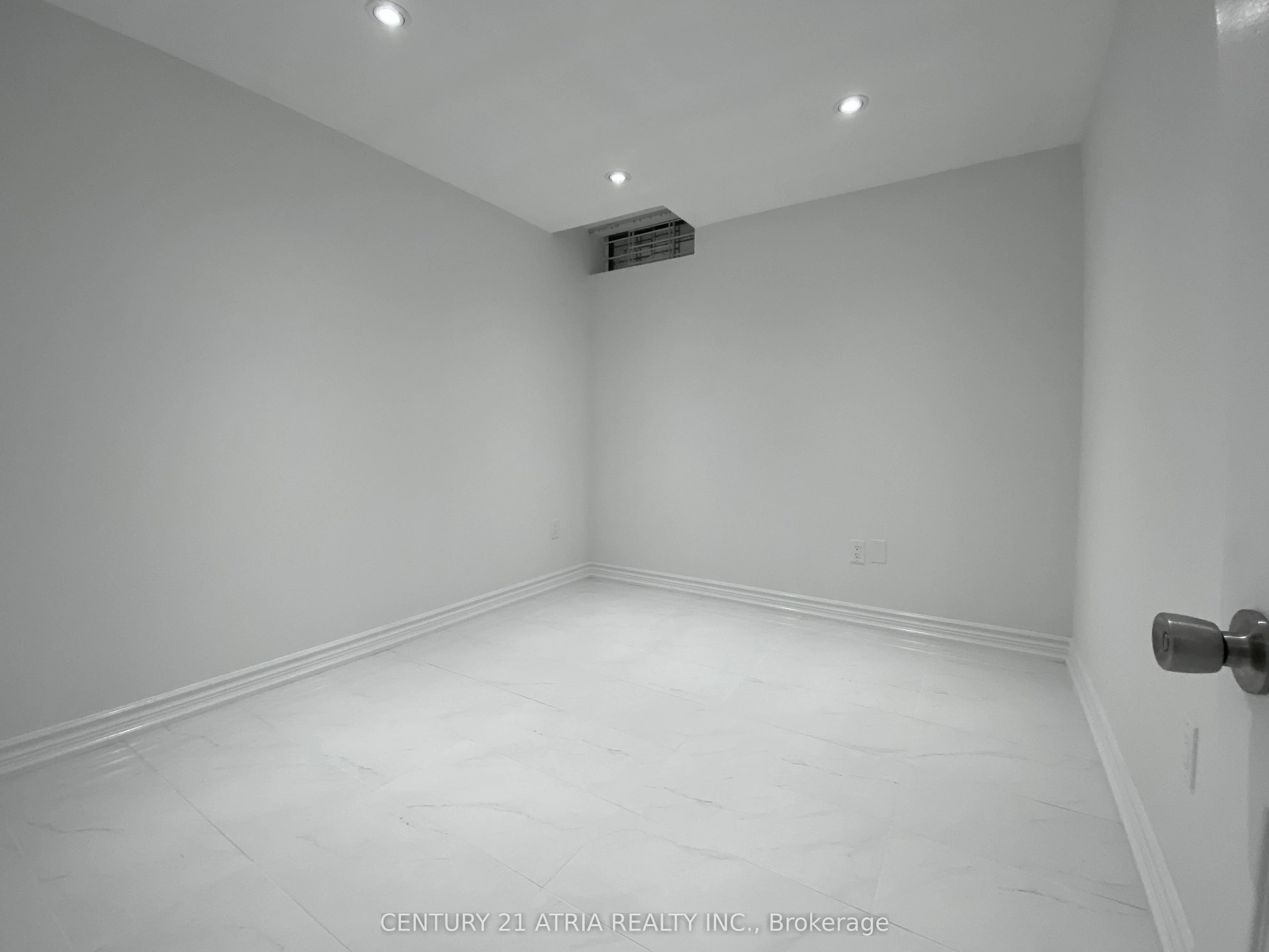 40 Alanbull Square, #Lower