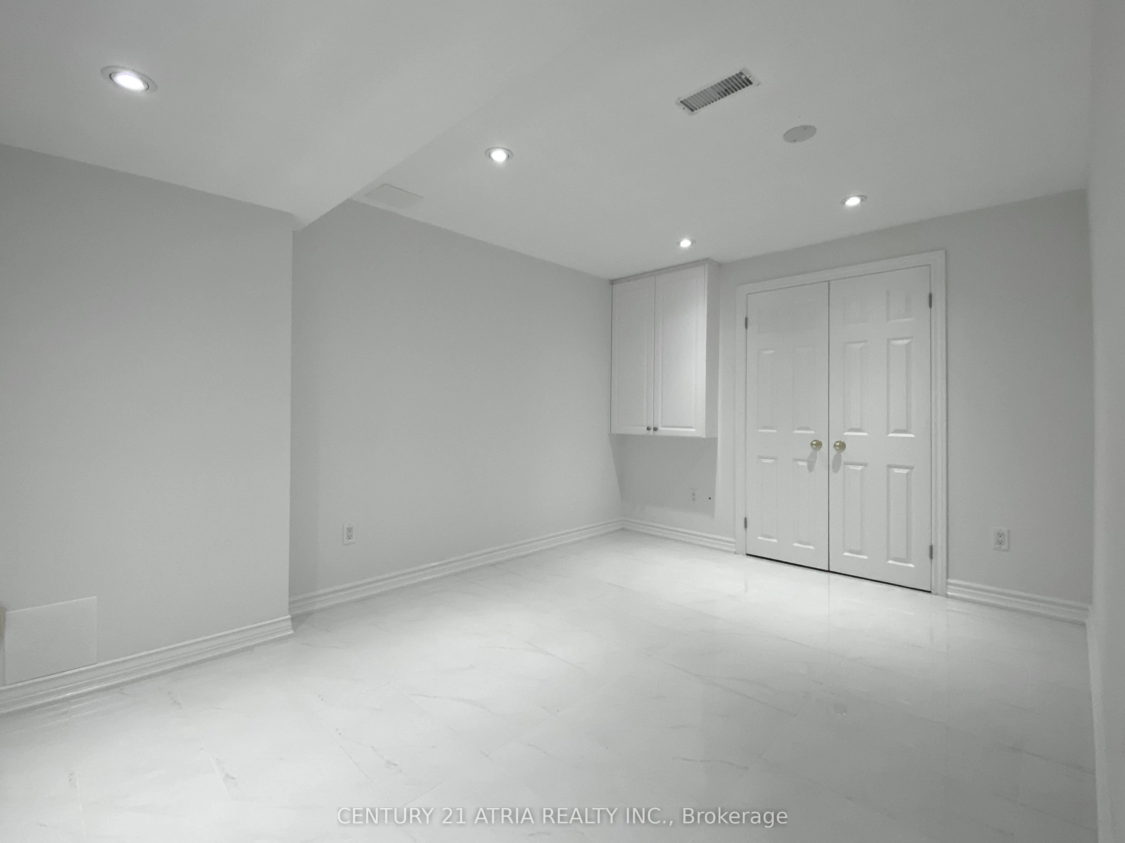 40 Alanbull Square, #Lower