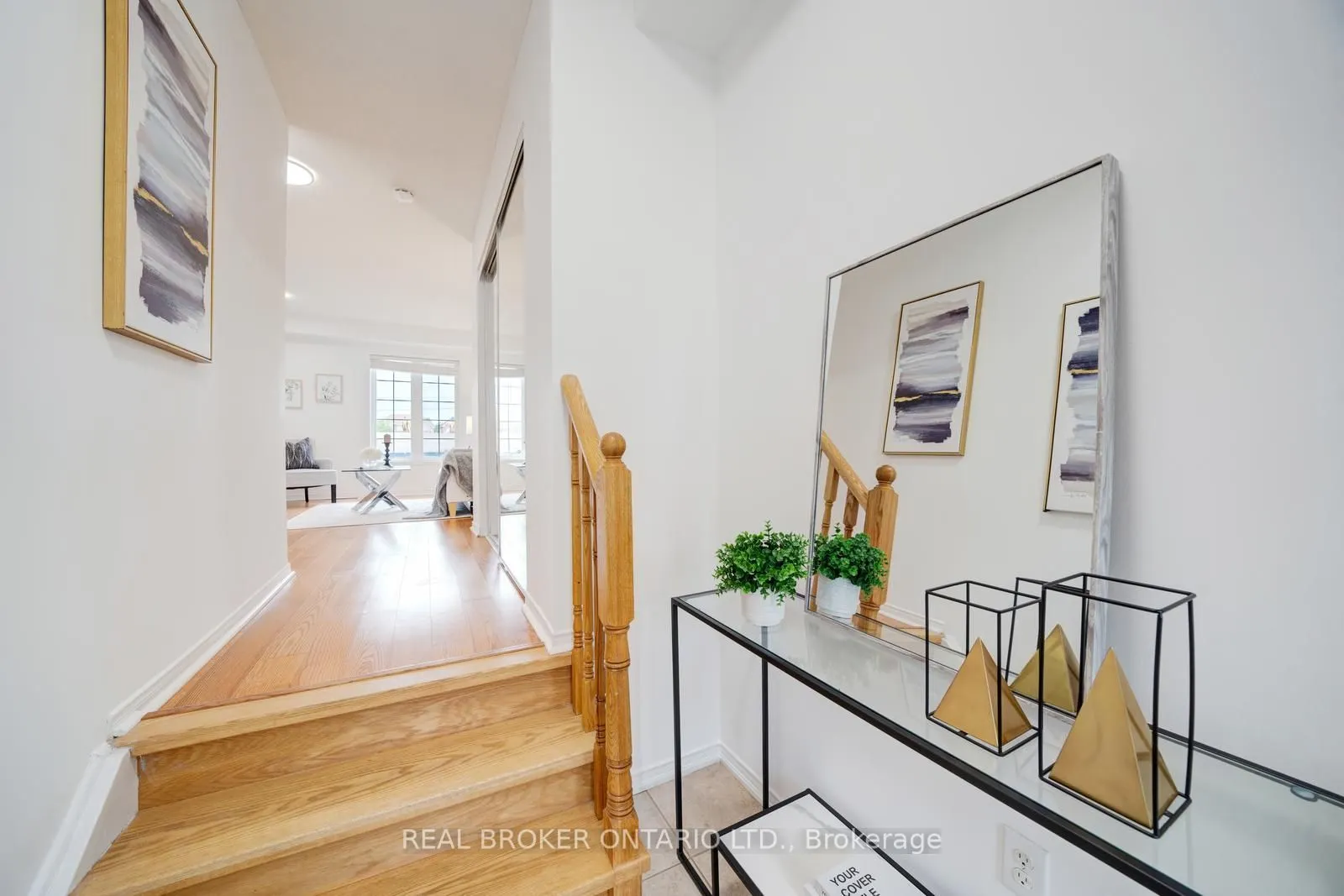 505 Rossland Road E