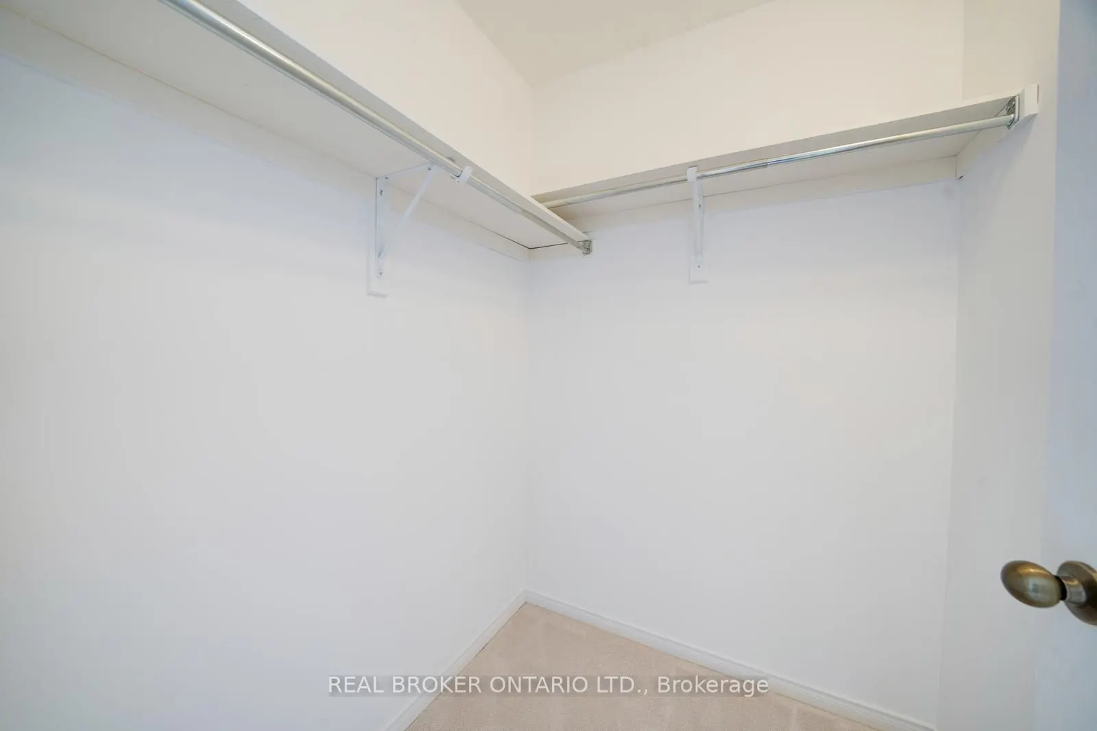 505 Rossland Road E