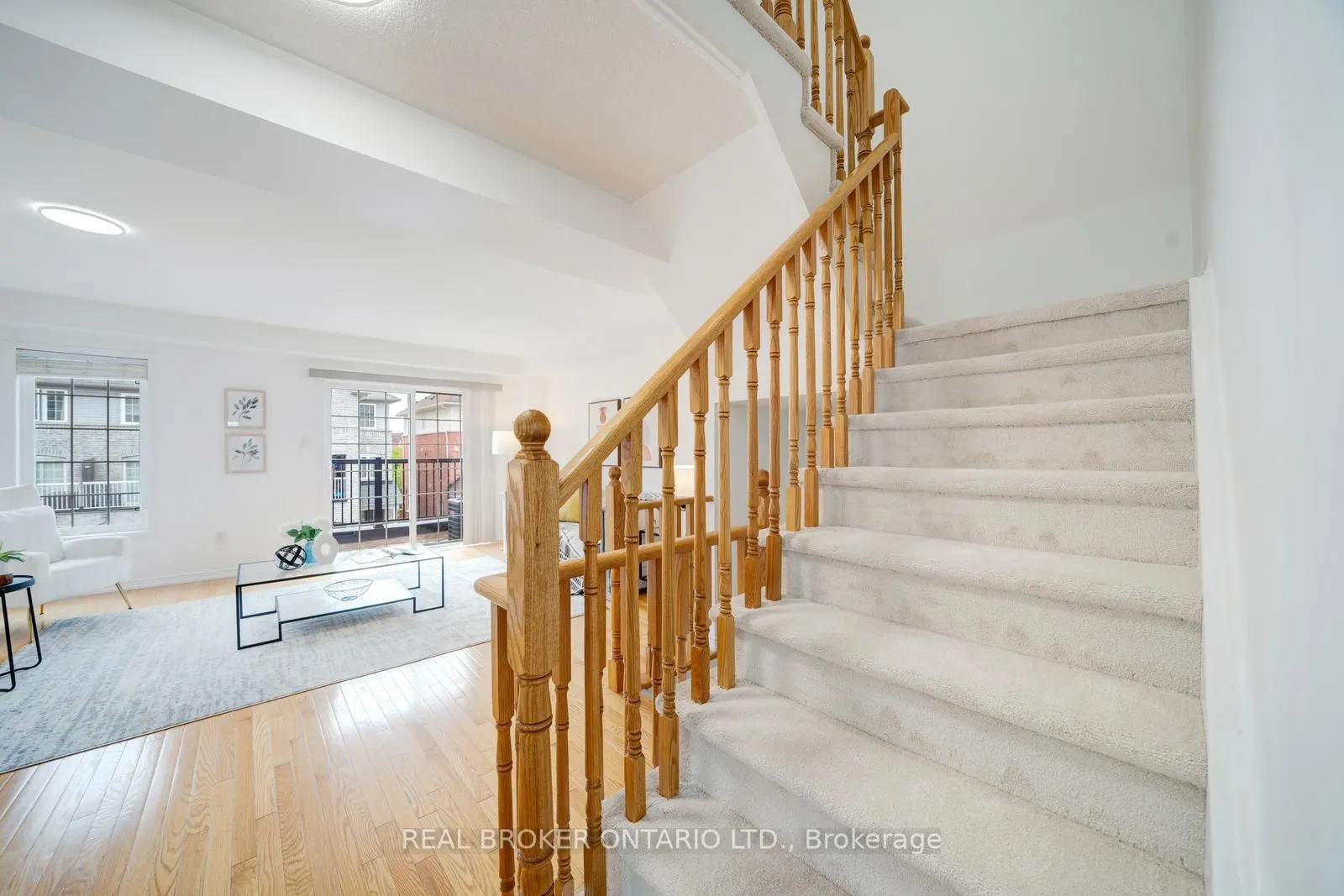 505 Rossland Road E