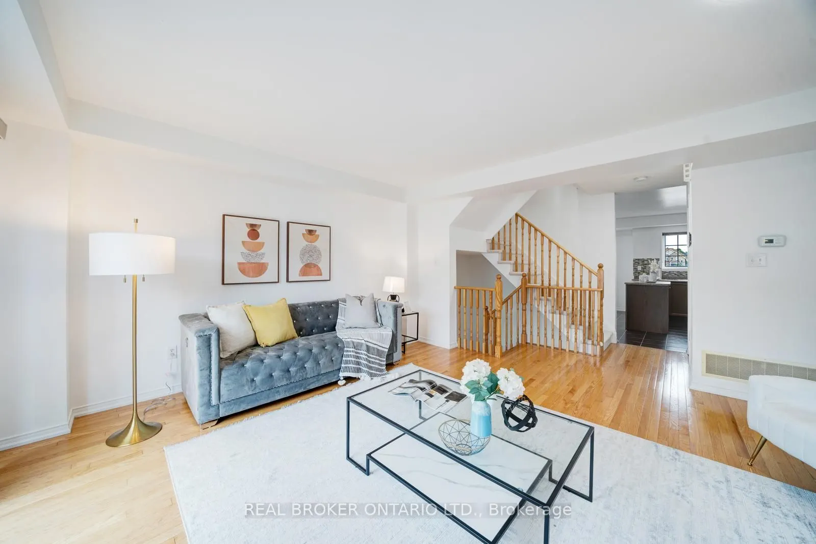 505 Rossland Road E