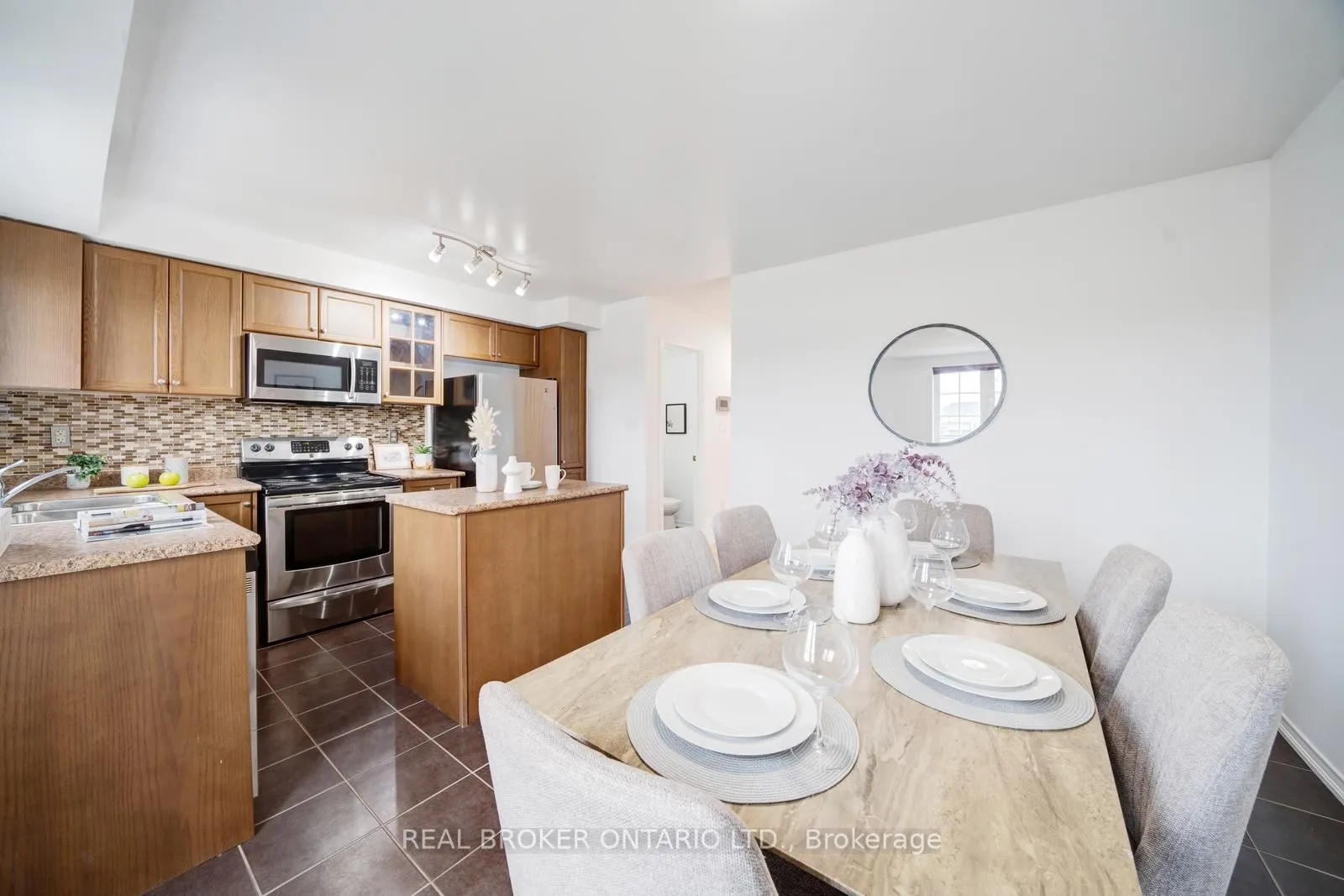 505 Rossland Road E