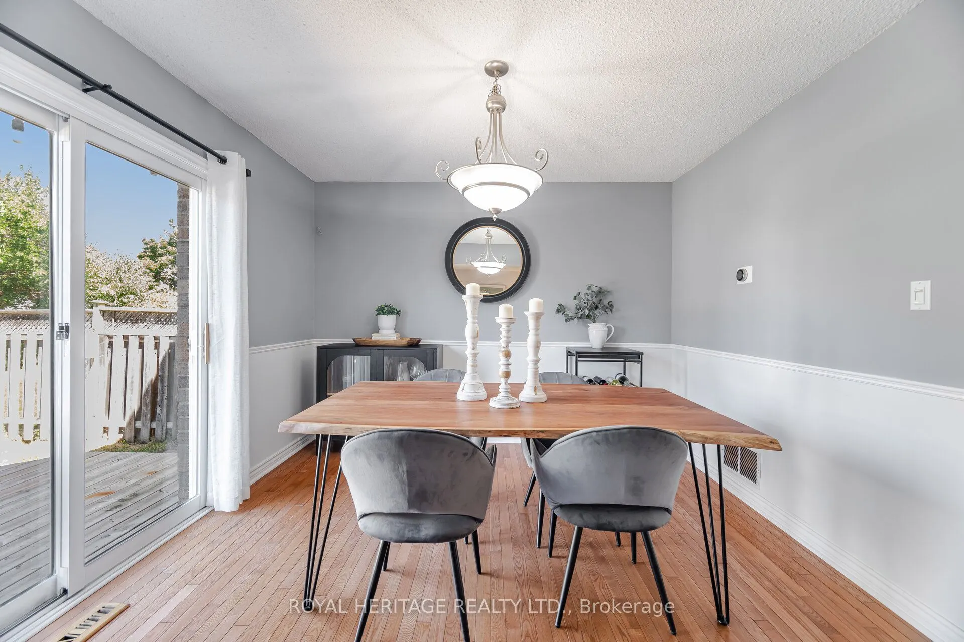 6 Field Crescent