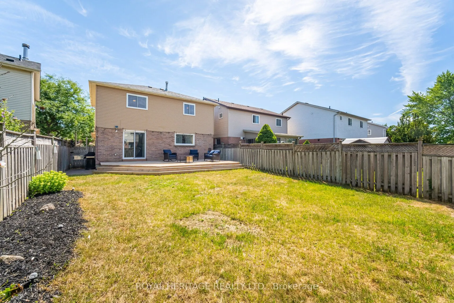 6 Field Crescent