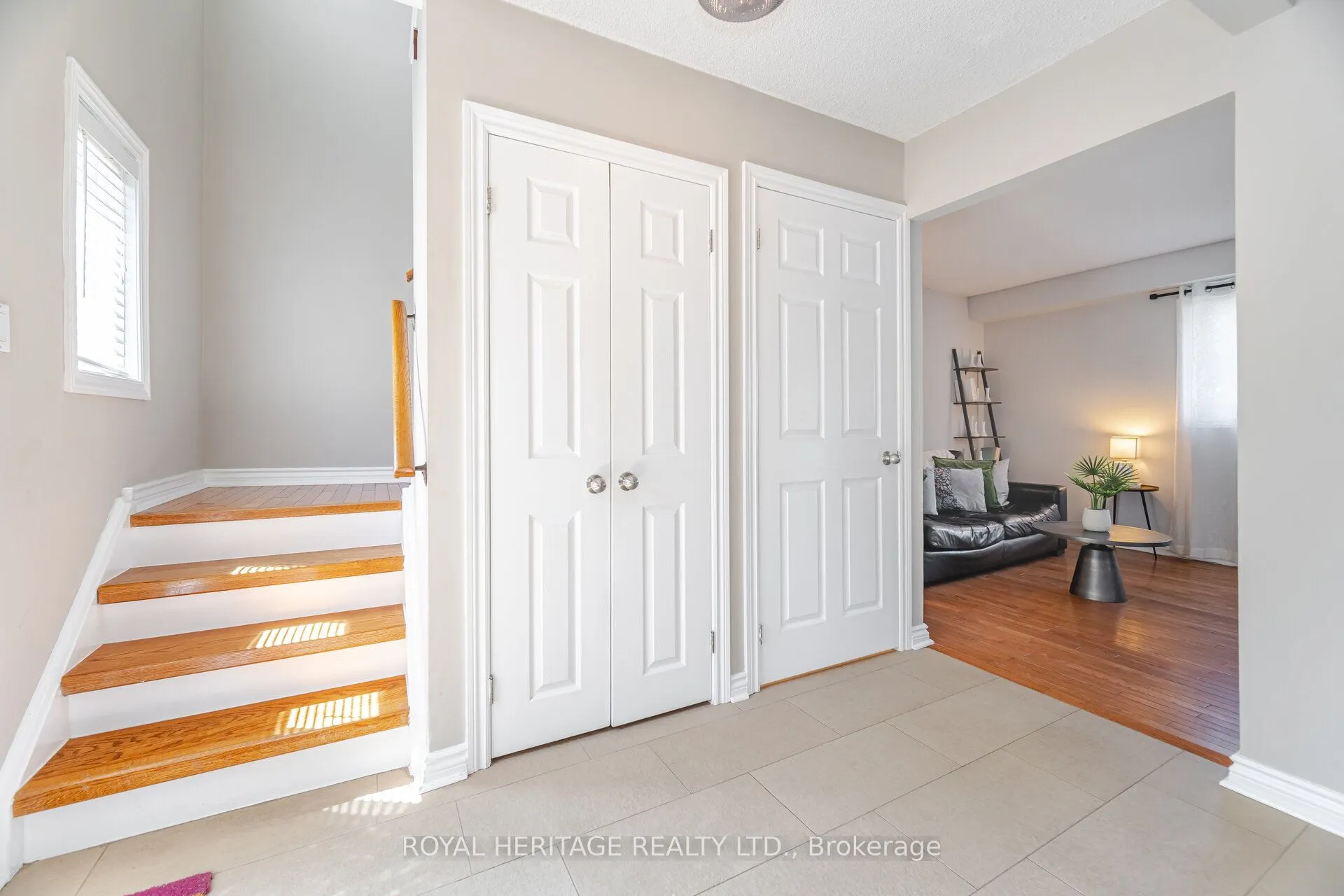 6 Field Crescent