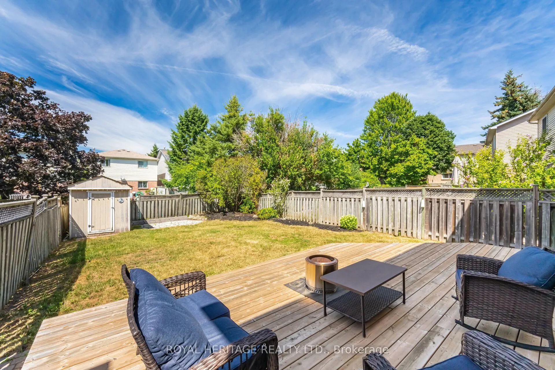 6 Field Crescent