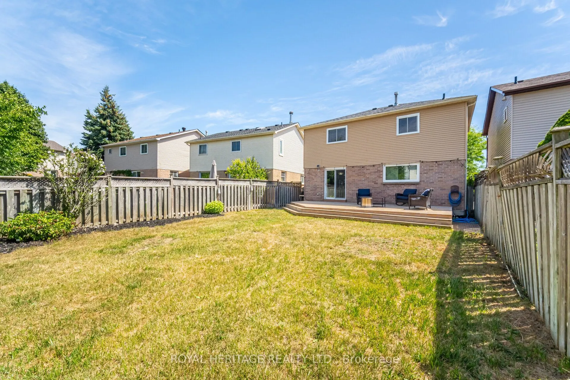 6 Field Crescent