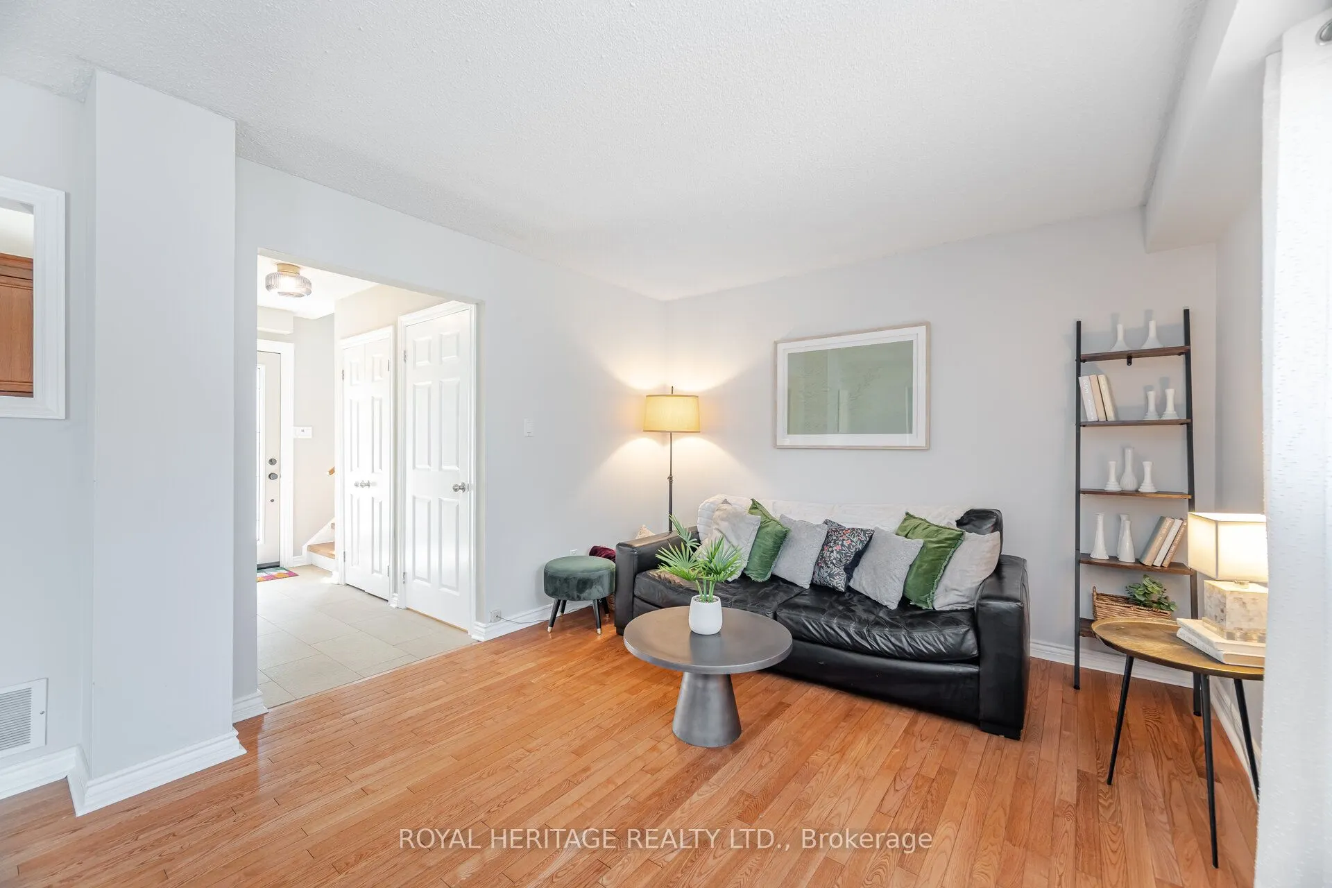 6 Field Crescent