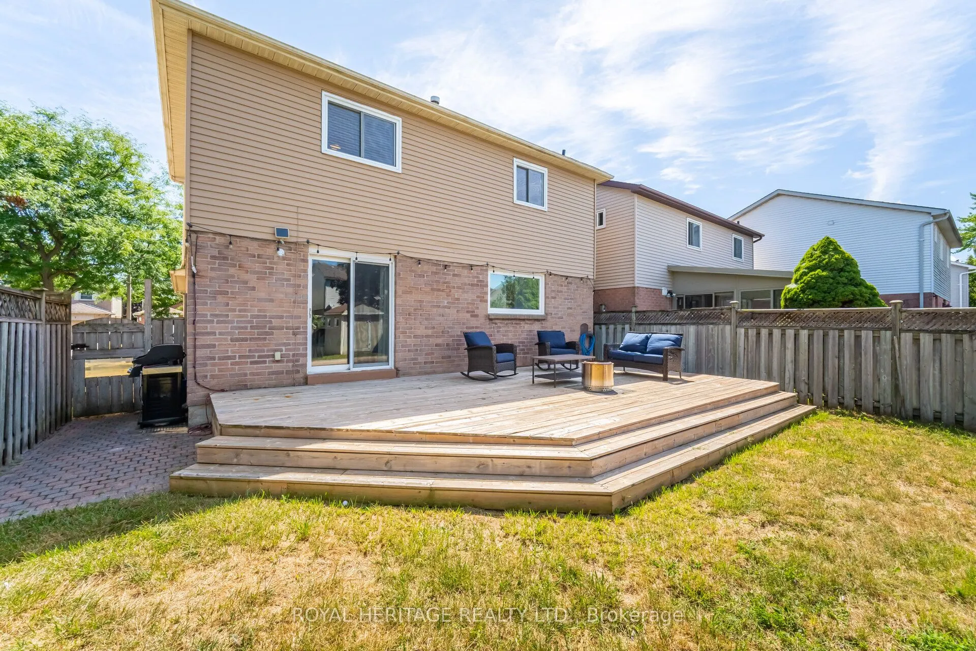 6 Field Crescent
