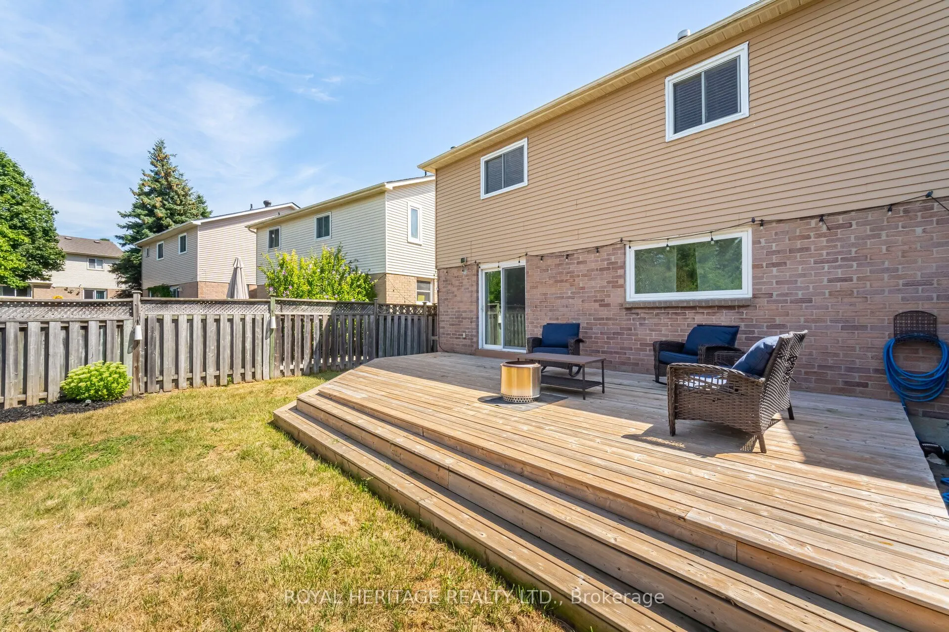 6 Field Crescent