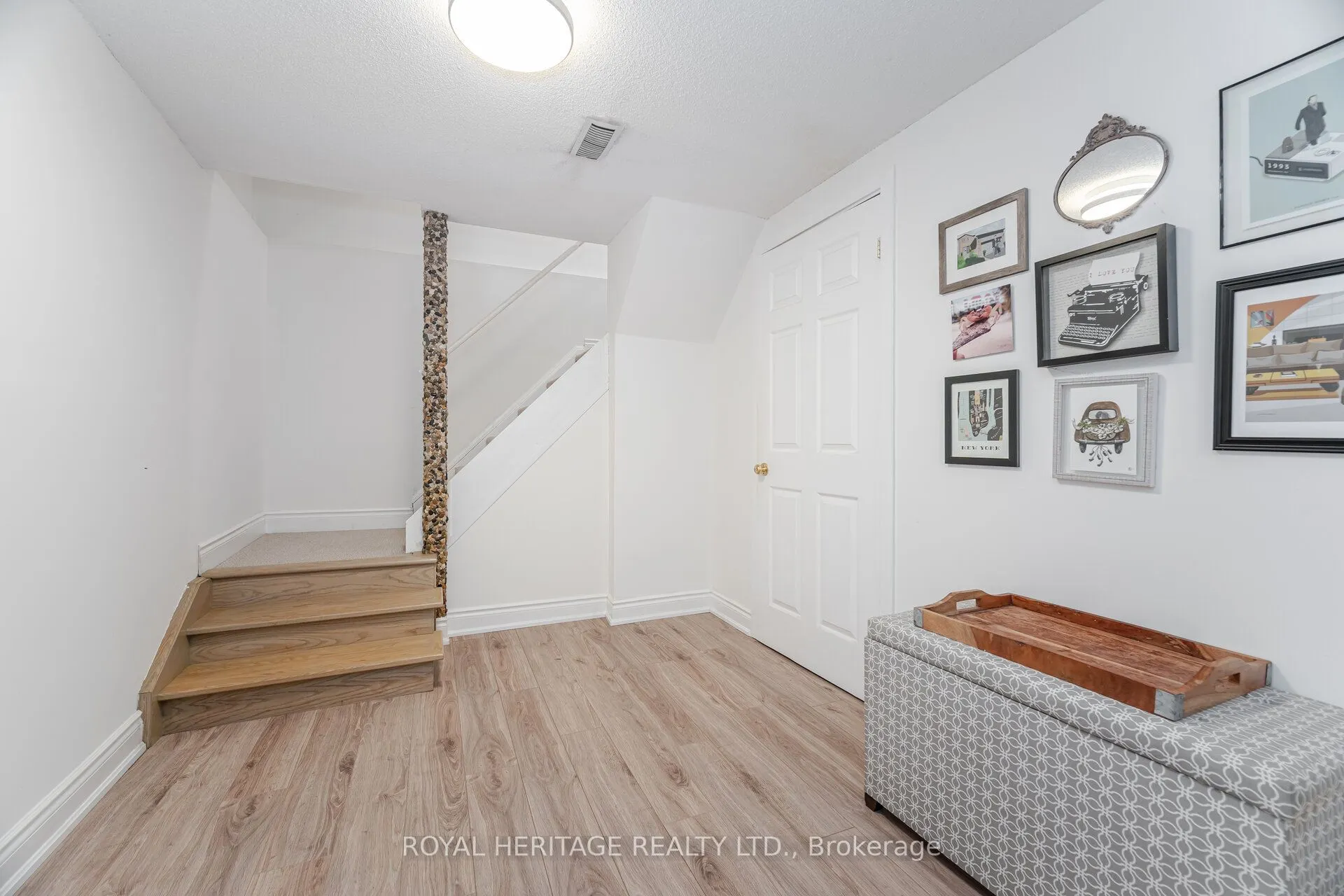 6 Field Crescent