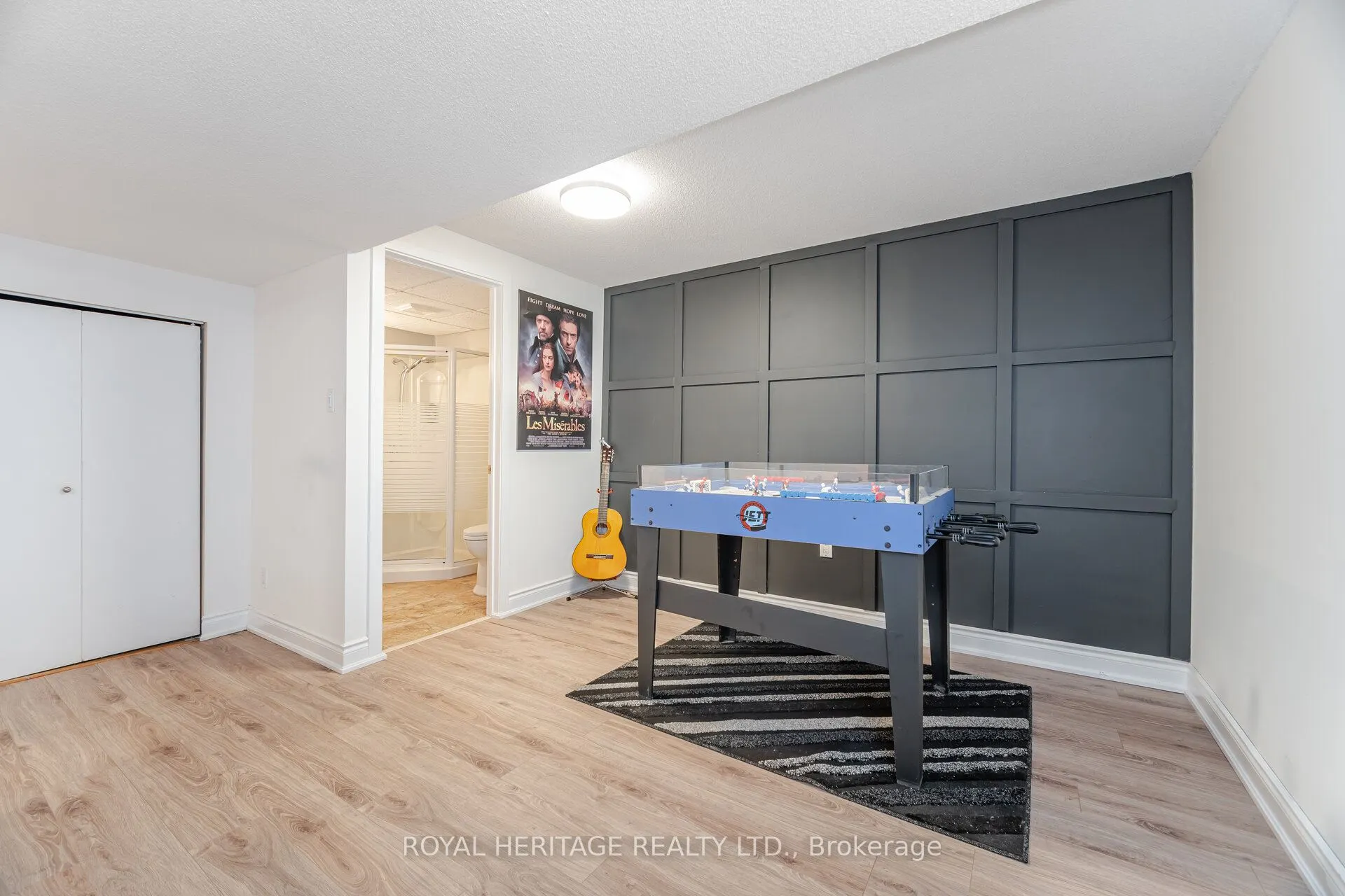 6 Field Crescent