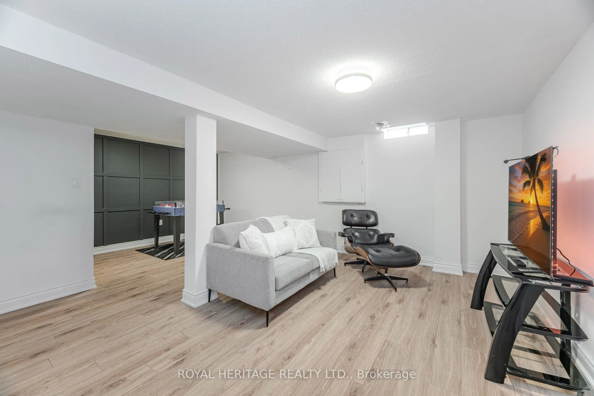 6 Field Crescent