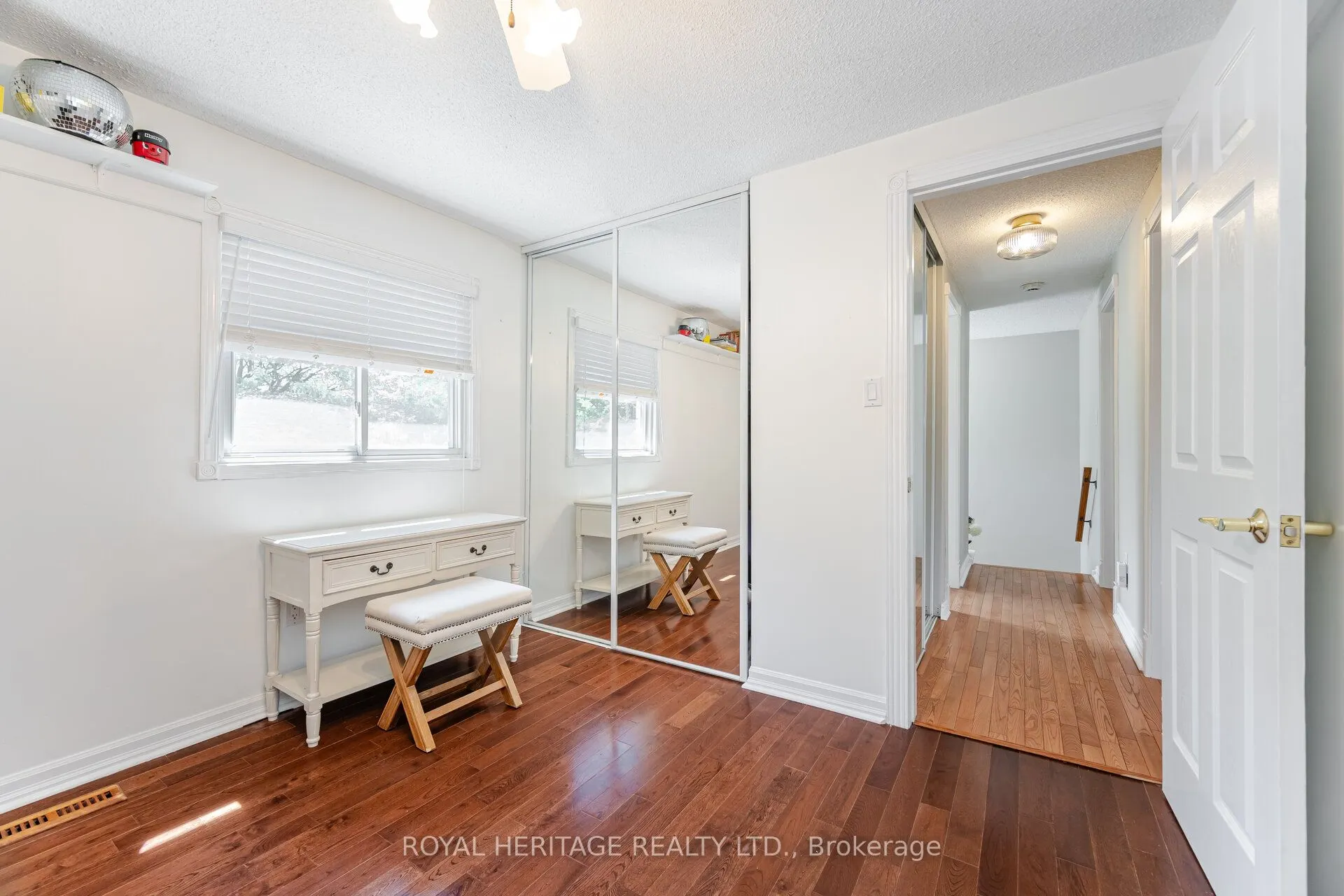 6 Field Crescent