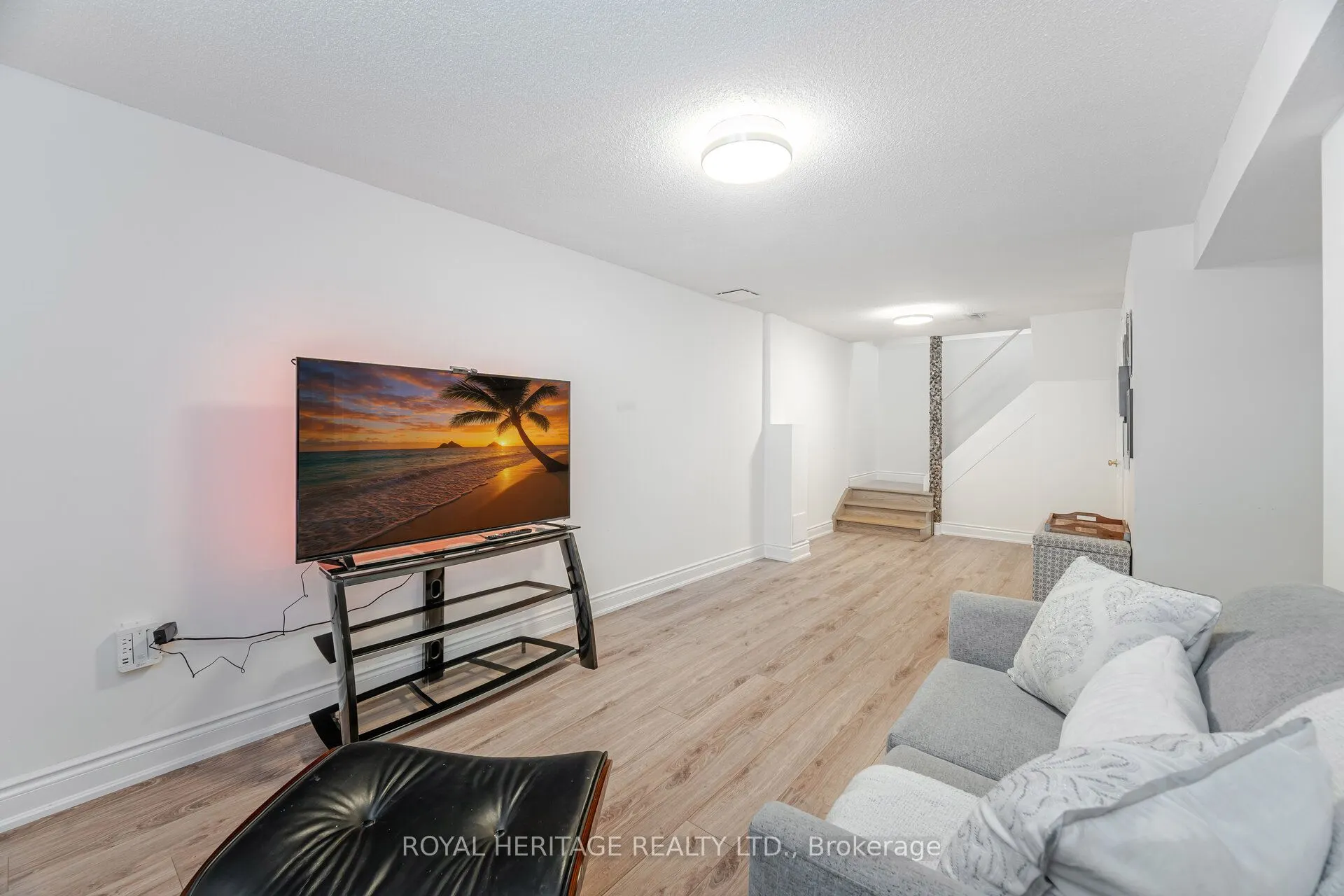 6 Field Crescent