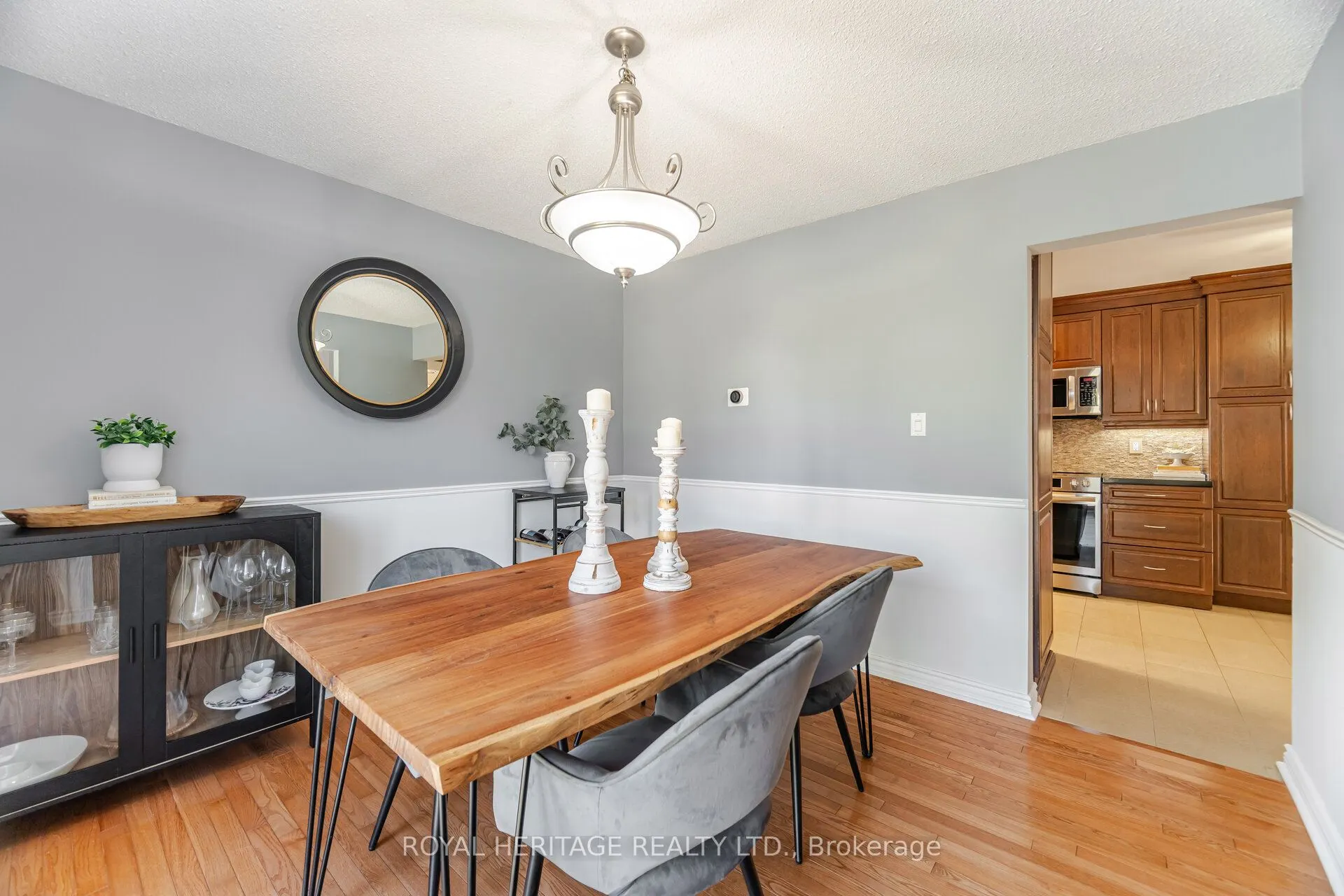 6 Field Crescent