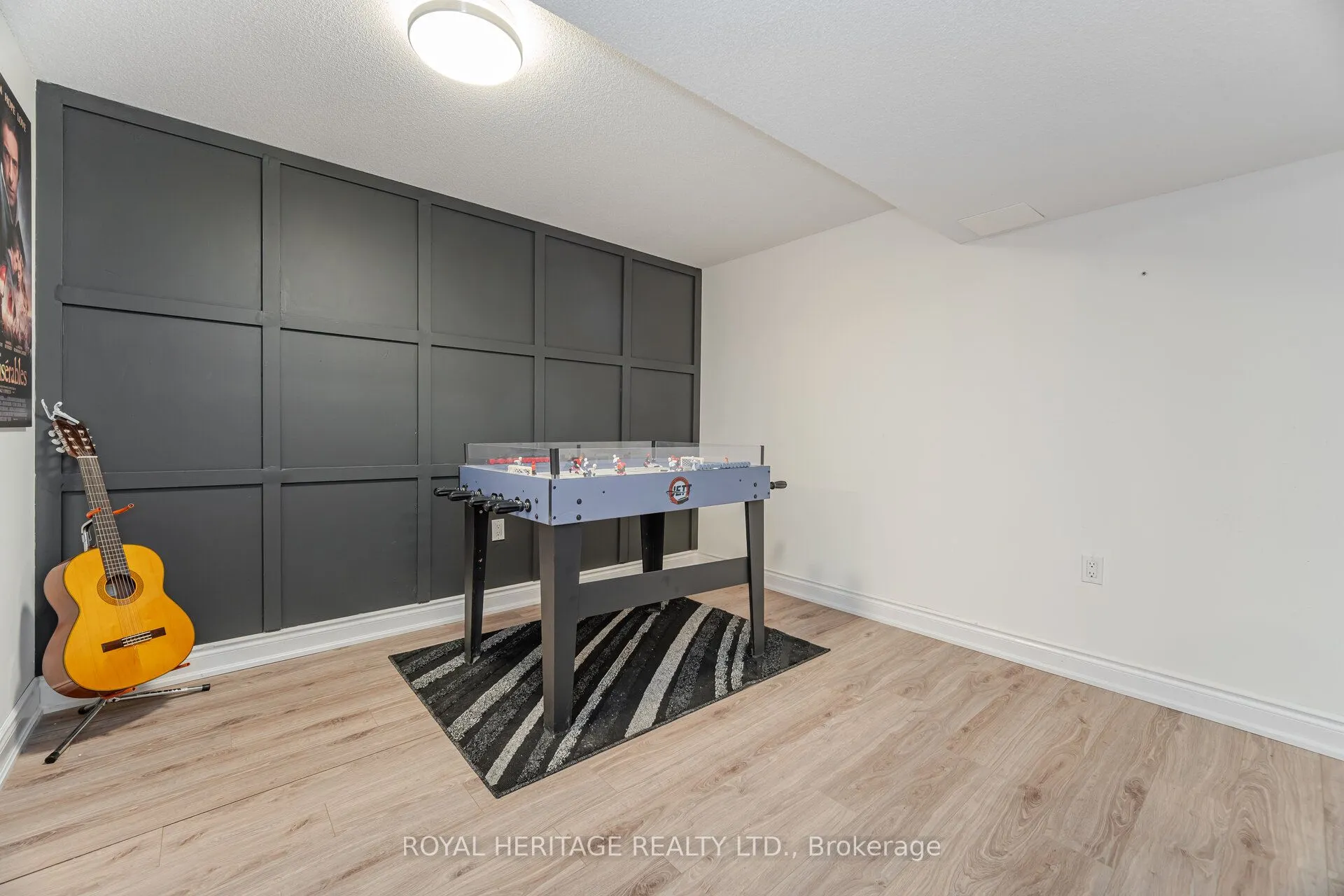 6 Field Crescent