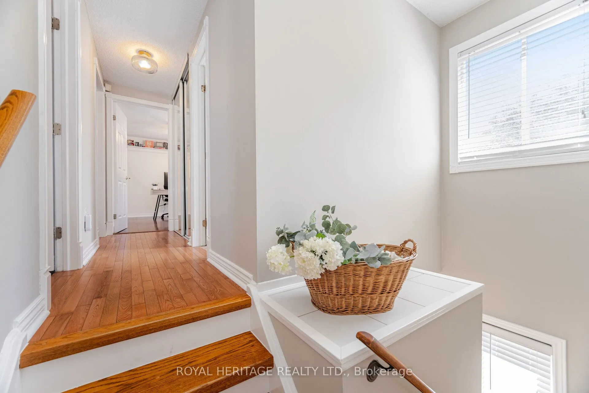 6 Field Crescent