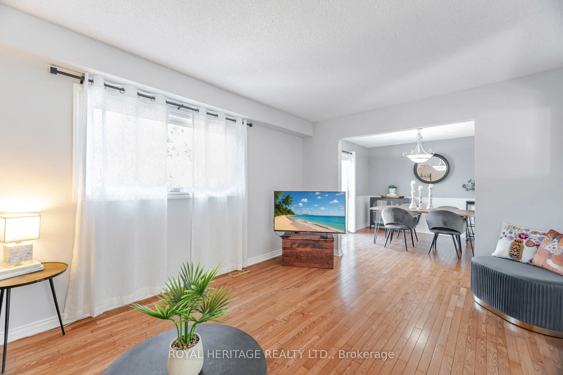 6 Field Crescent