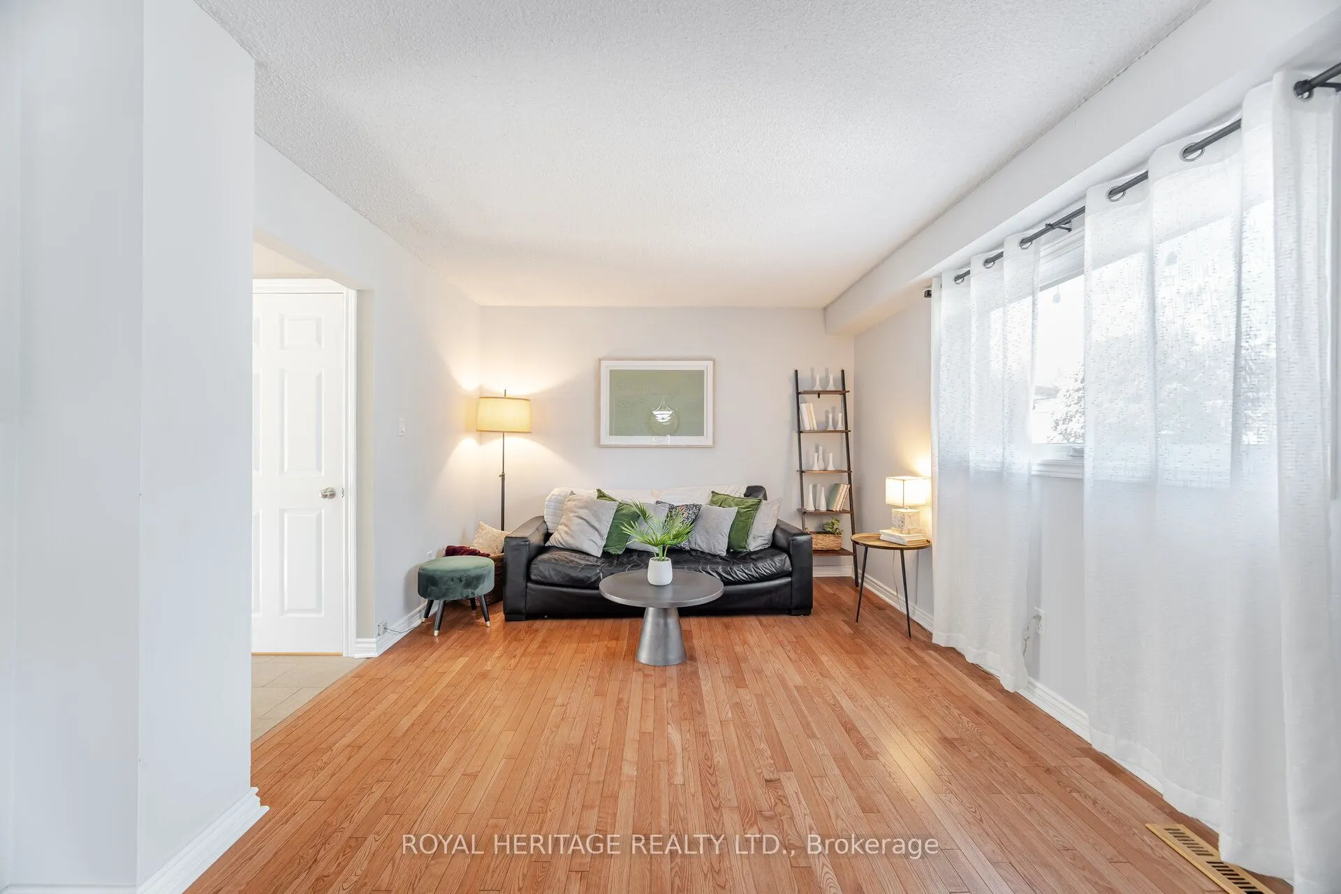 6 Field Crescent