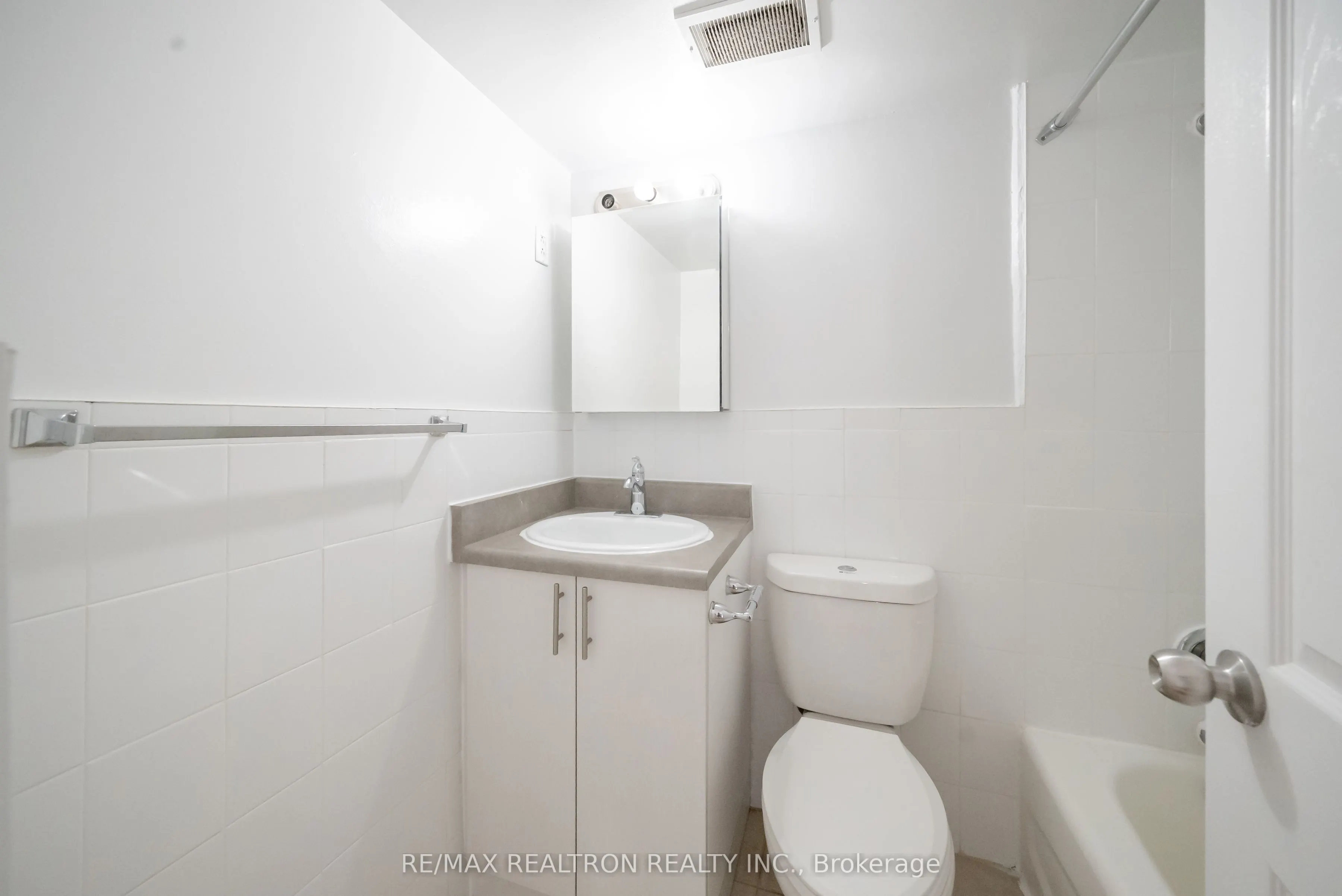 5 Glamorgan Avenue, #712