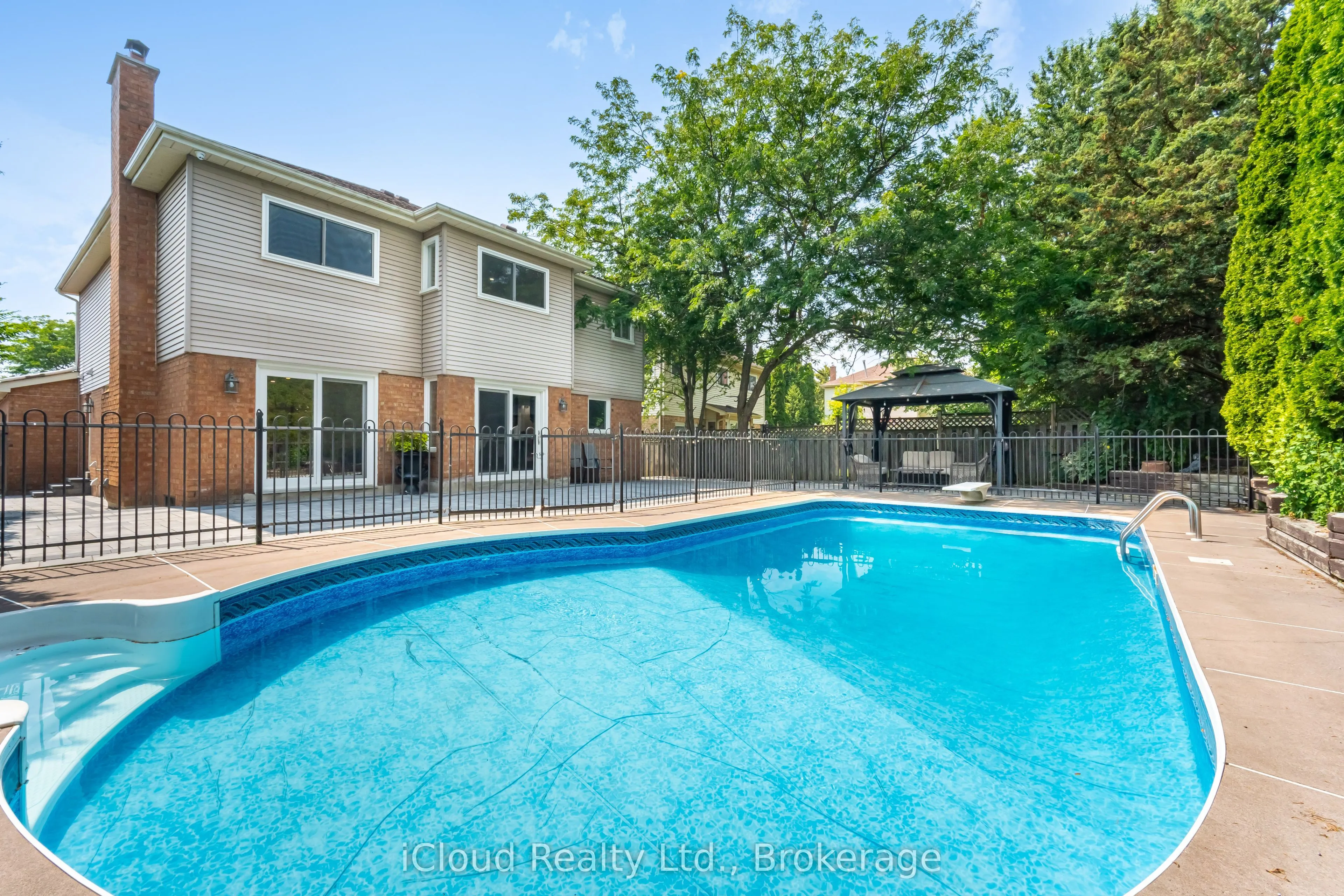 4 Fifewood Crescent