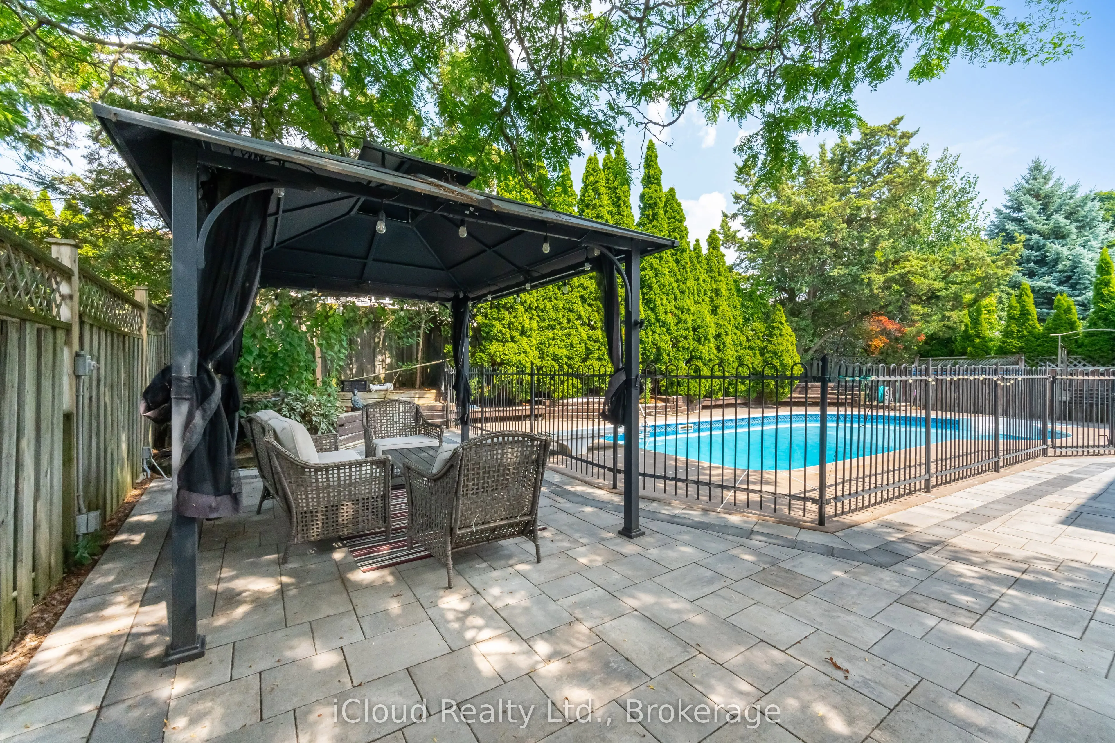 4 Fifewood Crescent