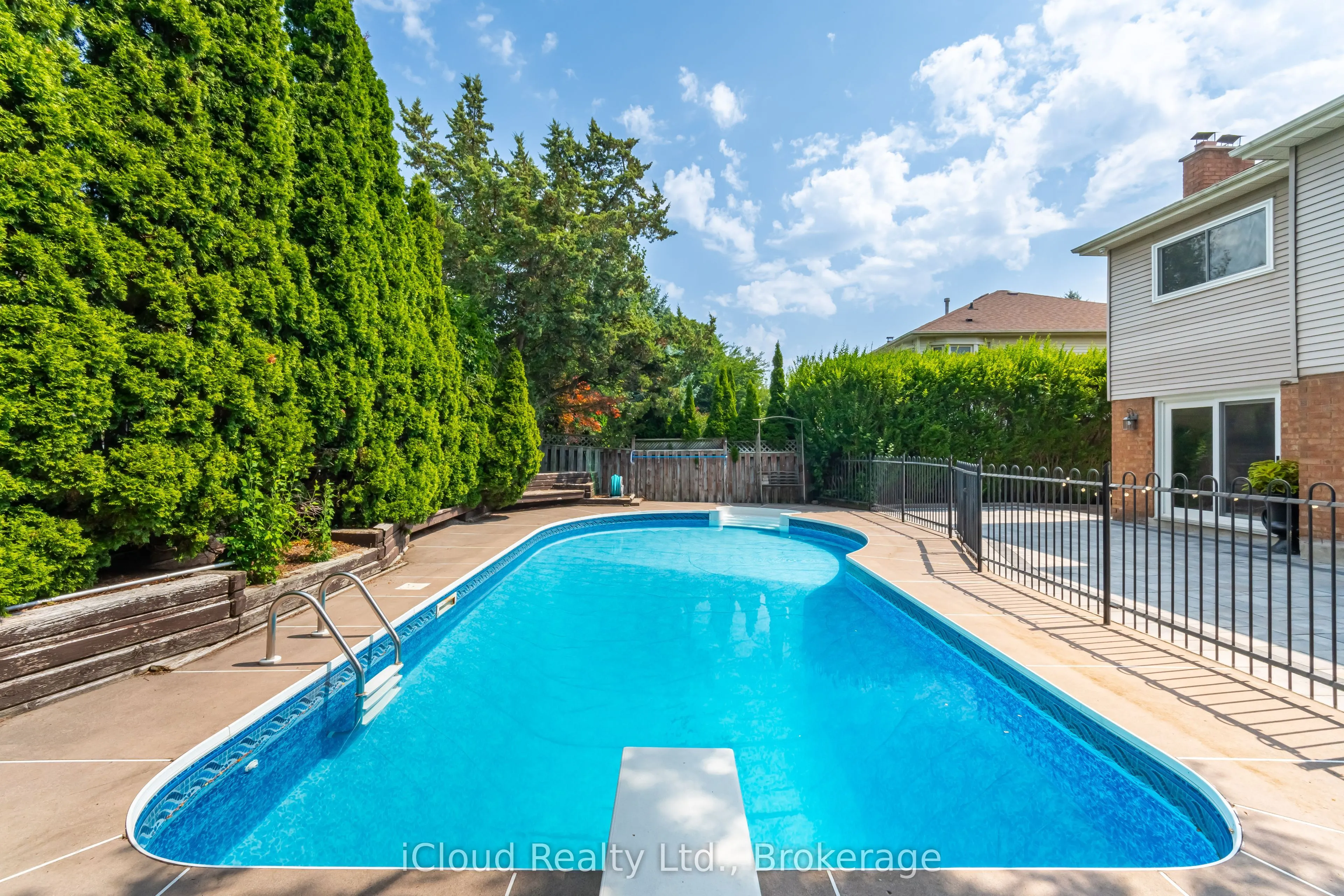 4 Fifewood Crescent