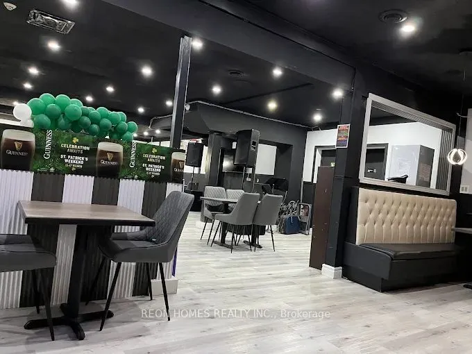 926 Simcoe Street N