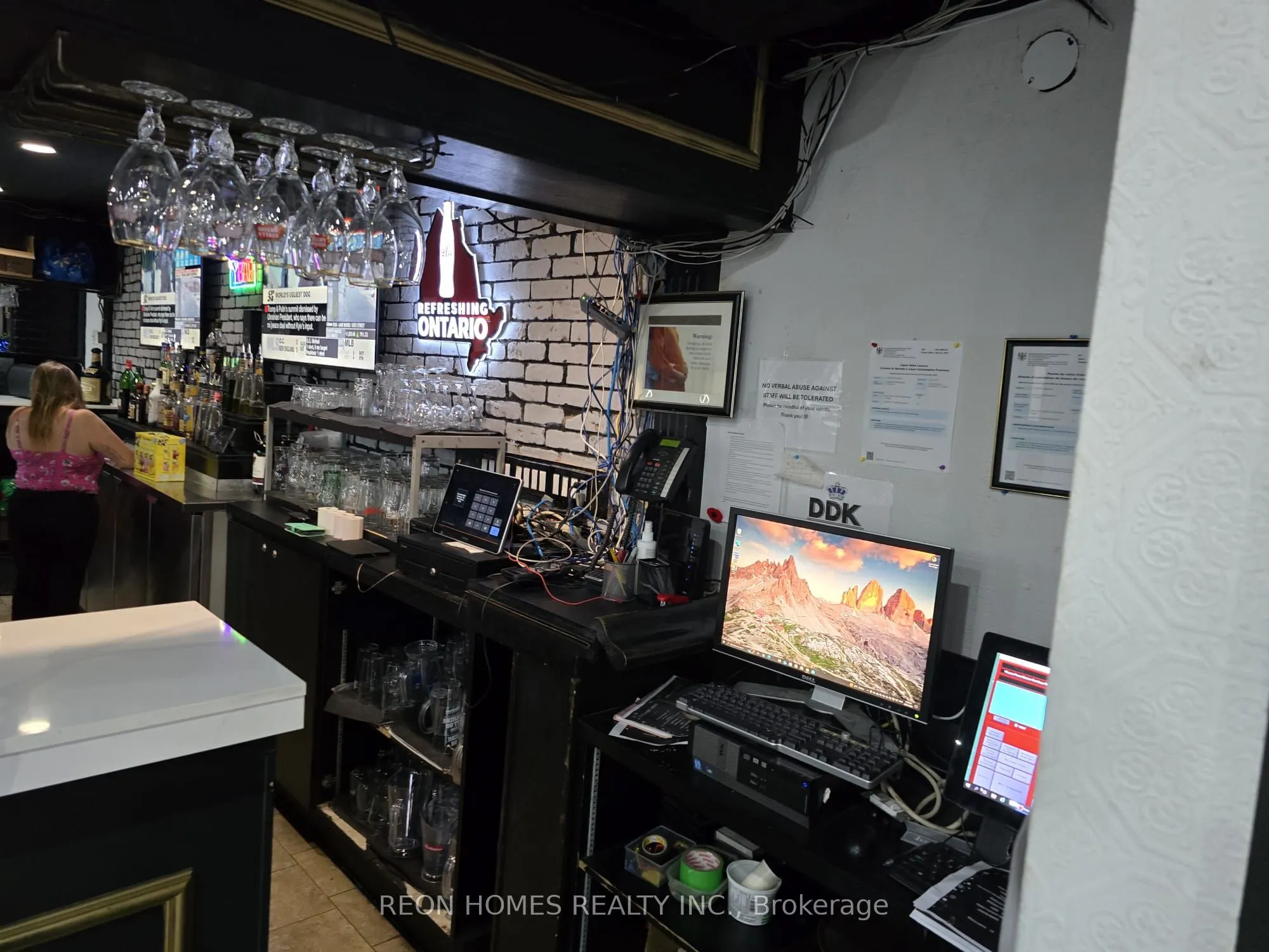 926 Simcoe Street N