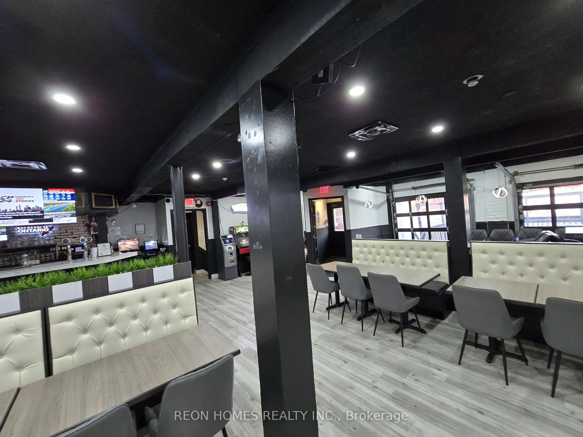 926 Simcoe Street N