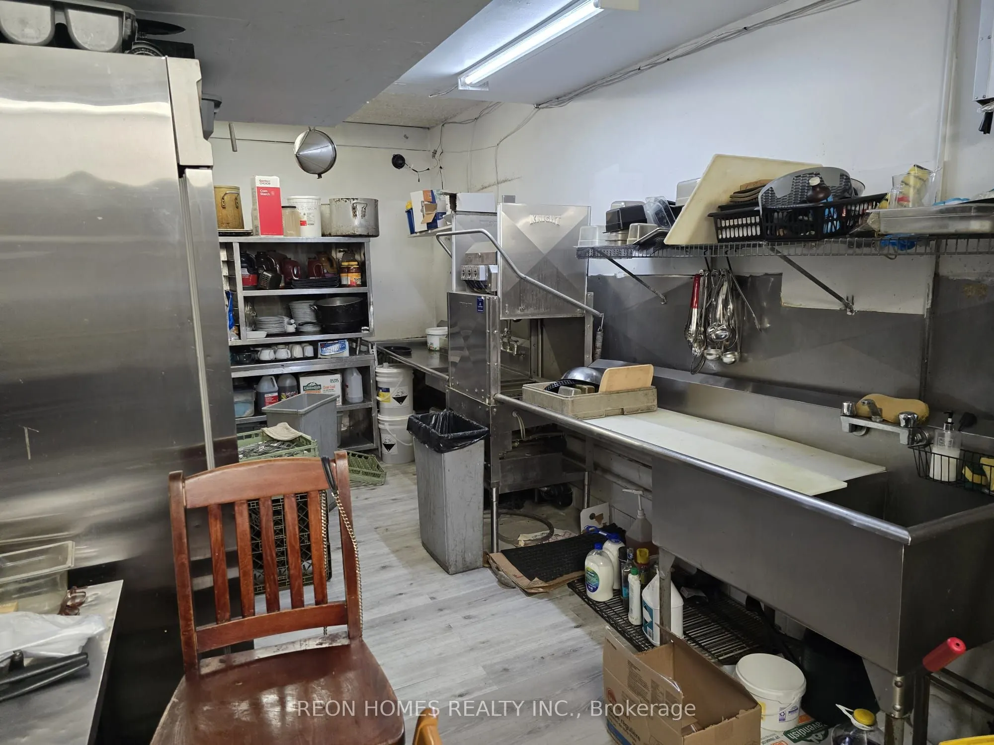 926 Simcoe Street N