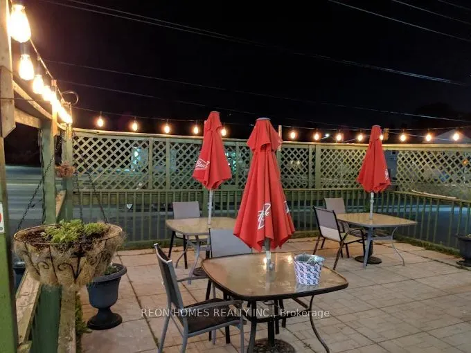 926 Simcoe Street N