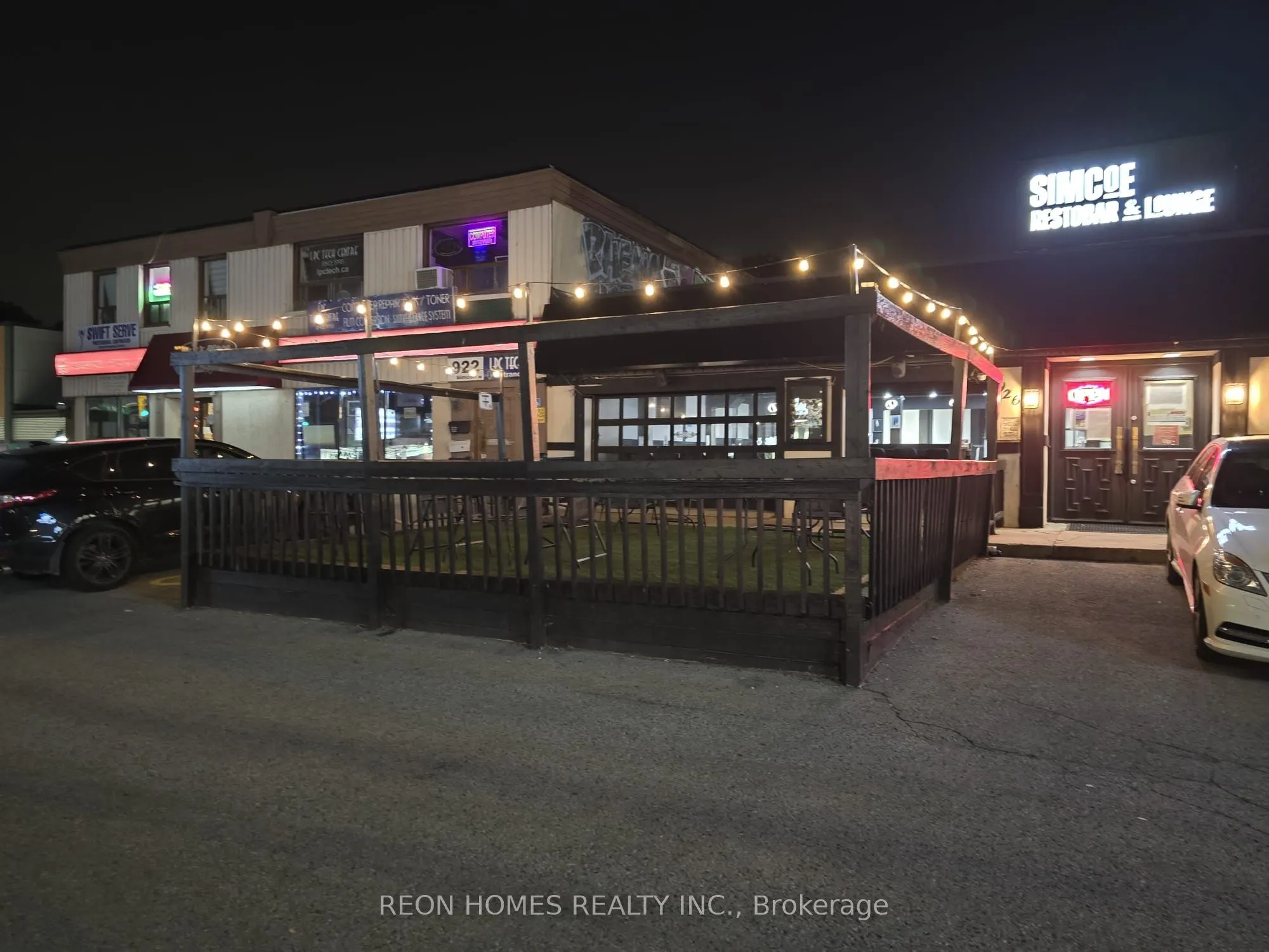 926 Simcoe Street N