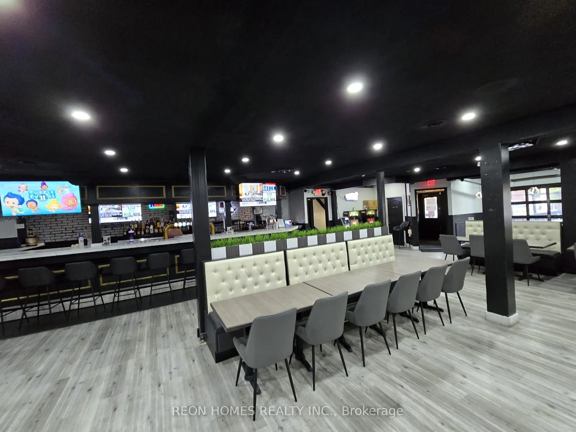 926 Simcoe Street N