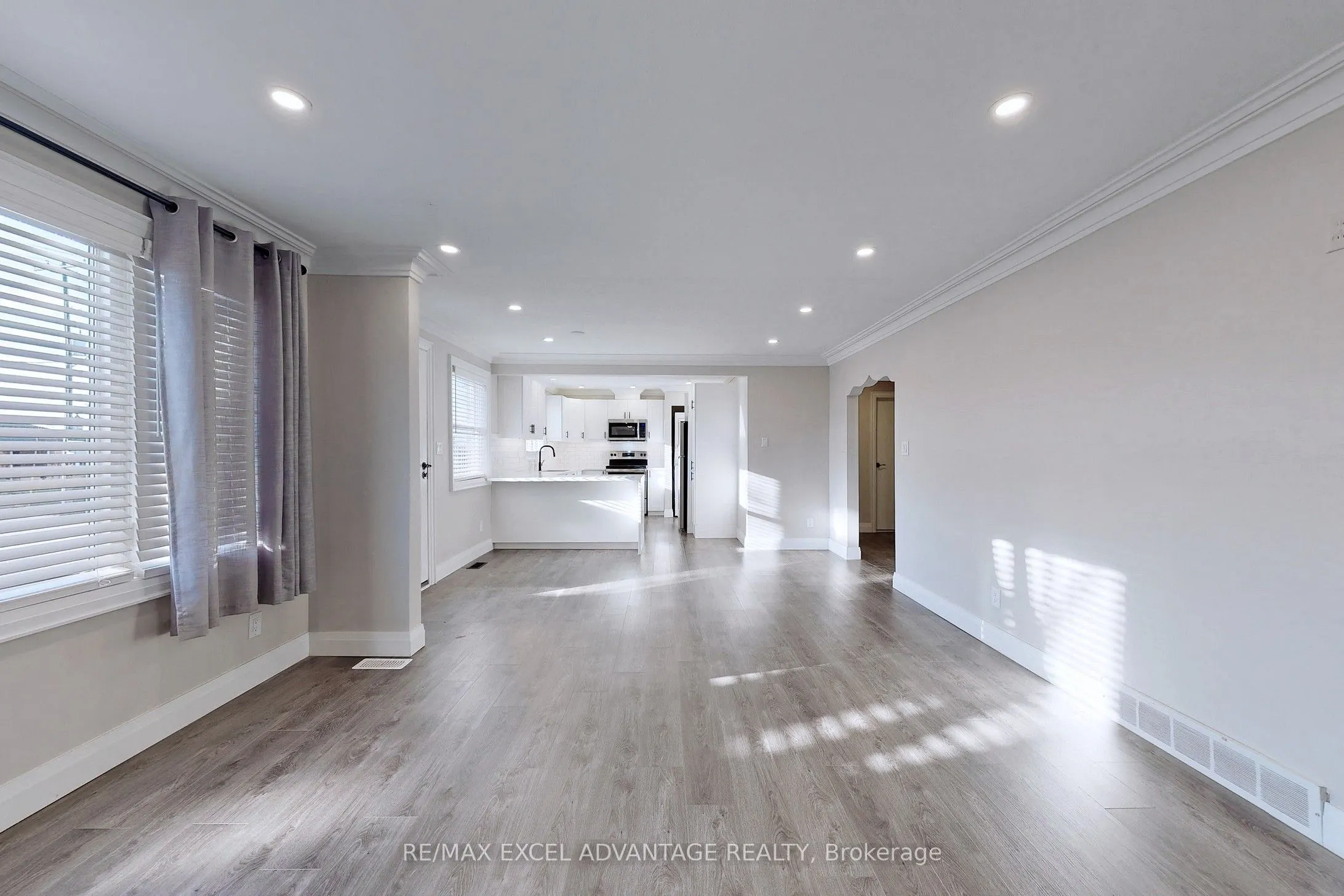 558 Adelaide Avenue W, #Main