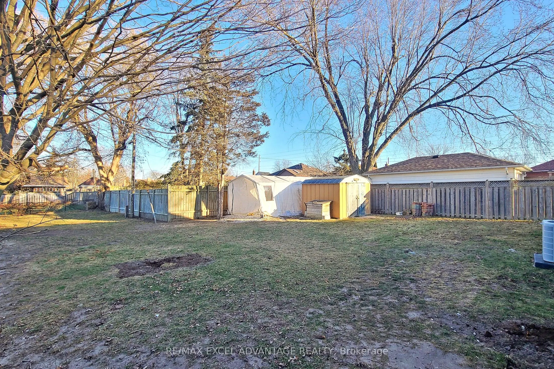 558 Adelaide Avenue W, #Main