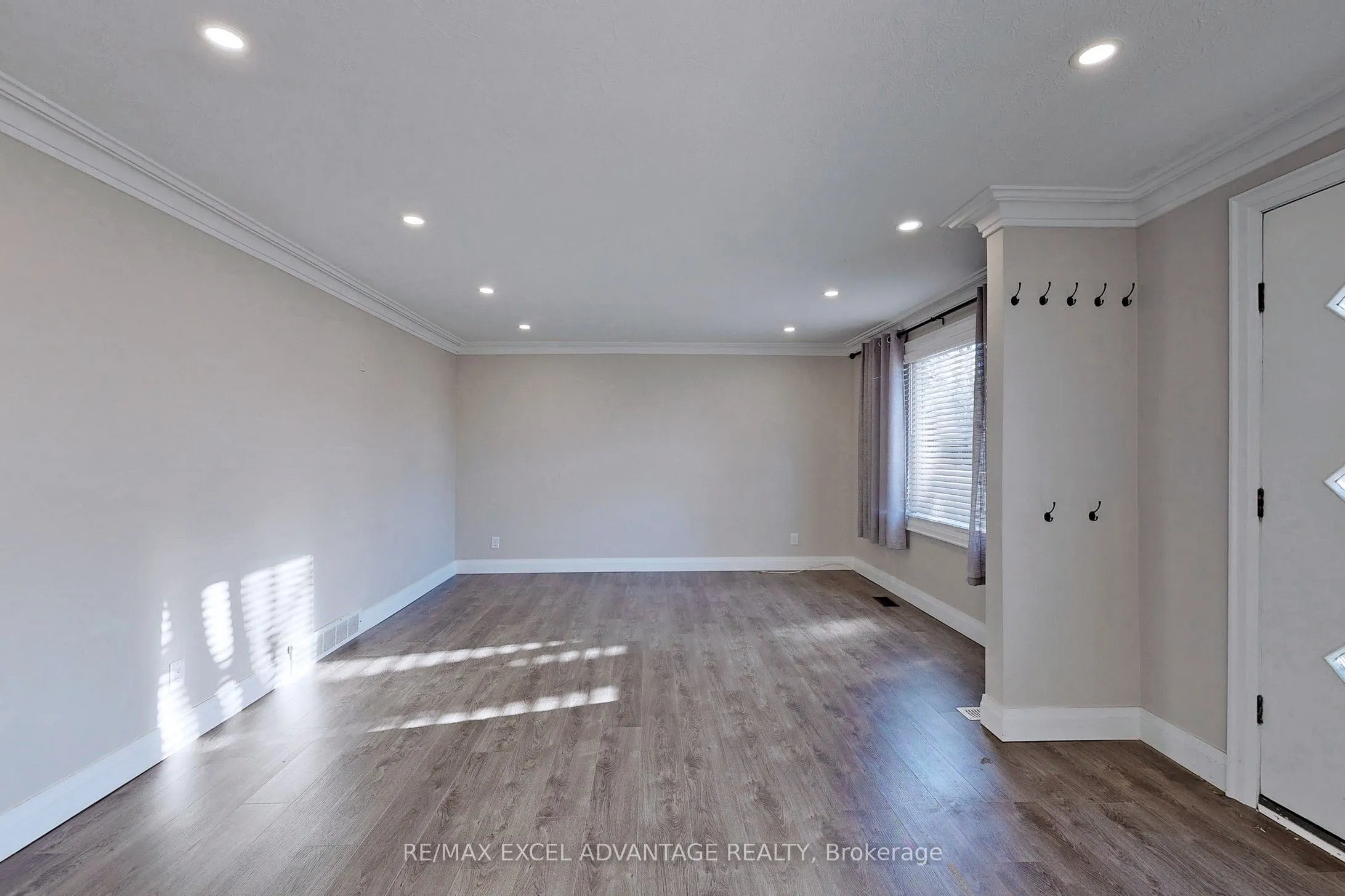 558 Adelaide Avenue W, #Main