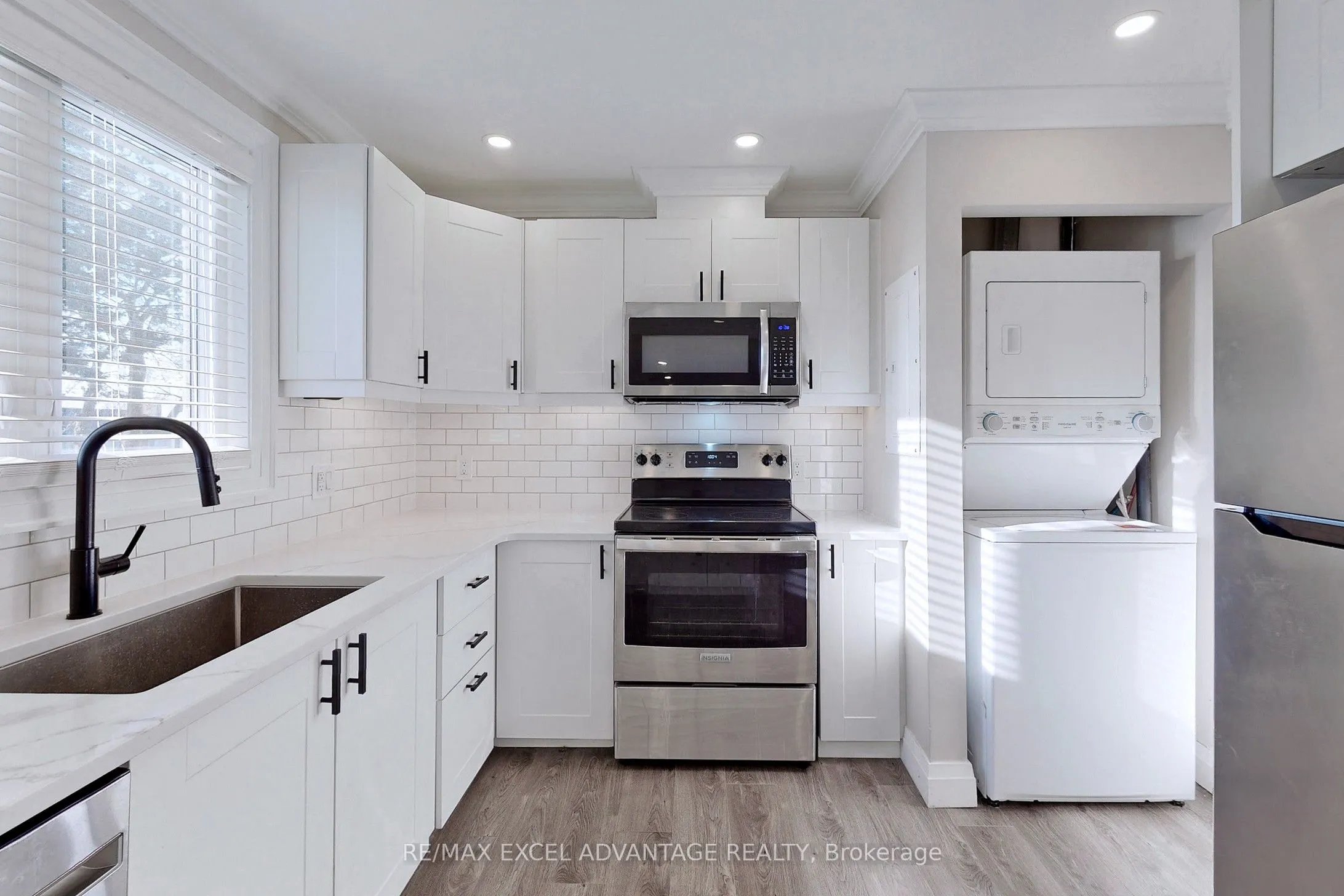 558 Adelaide Avenue W, #Main
